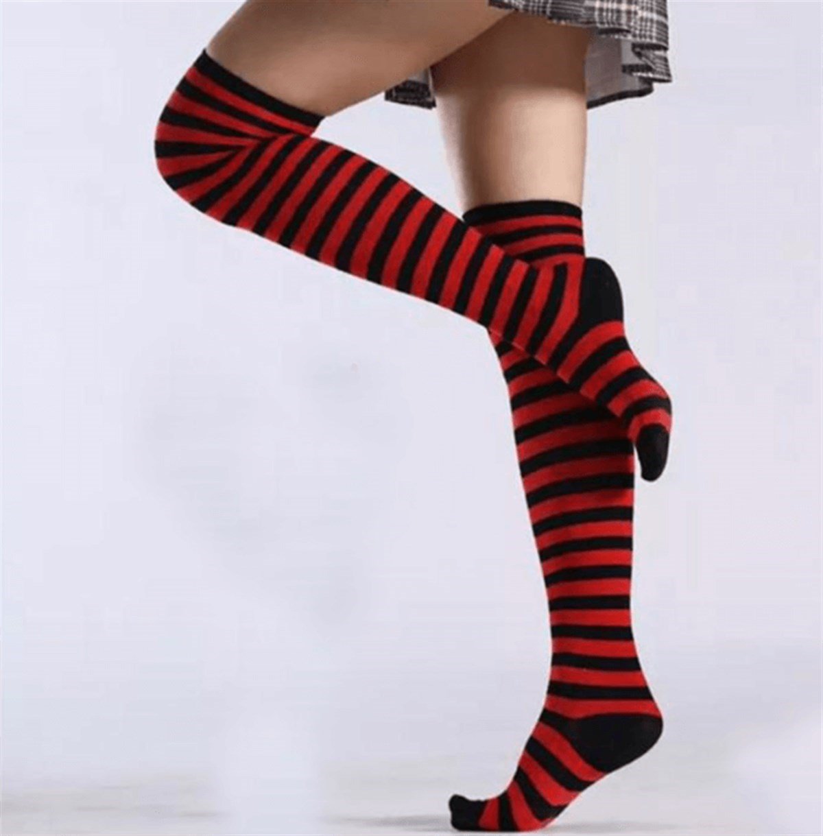 Kırmızı Siyah Diz Üstü Çorap | Çorap