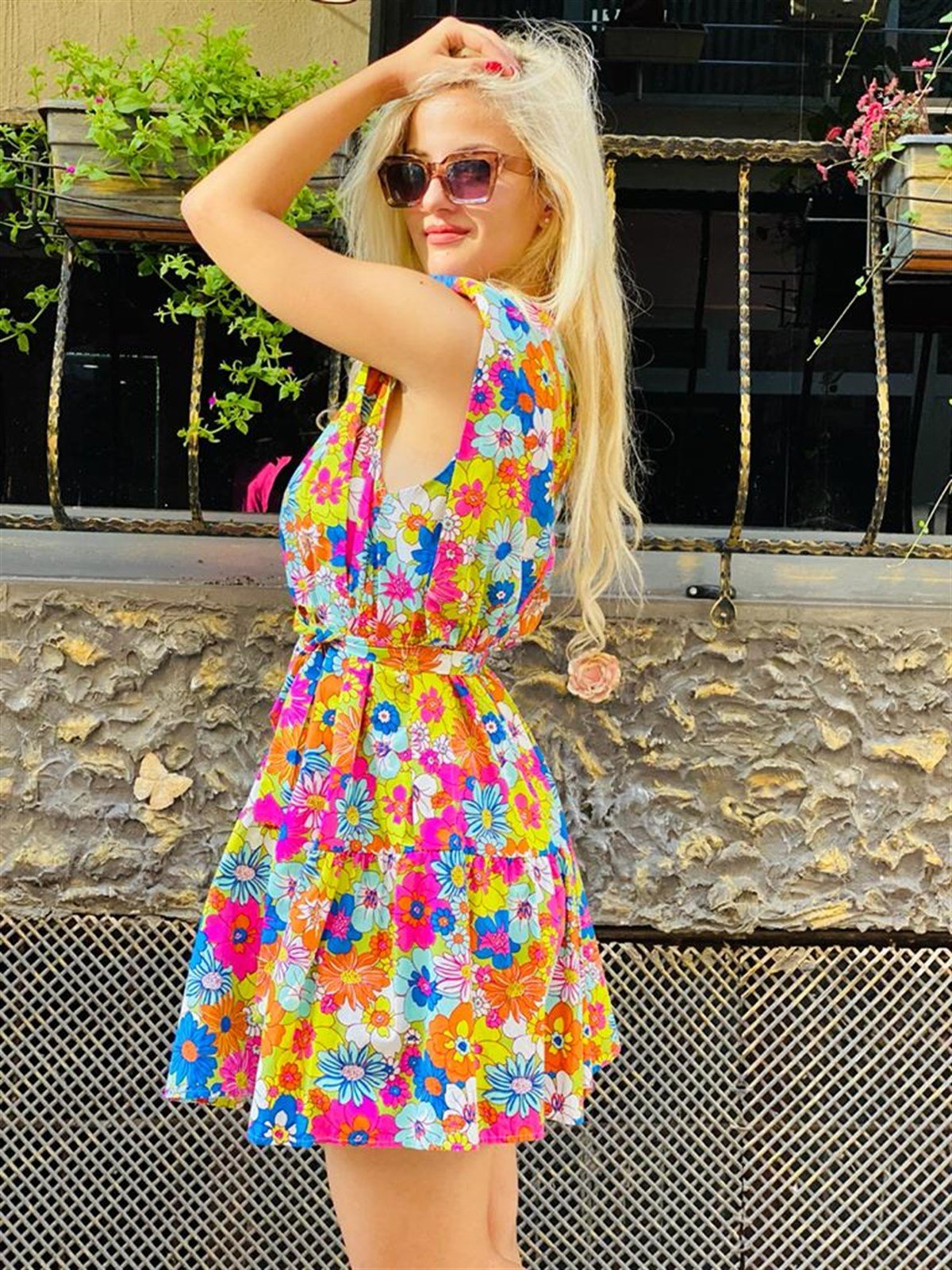 Renkli Çiçekli Elbise