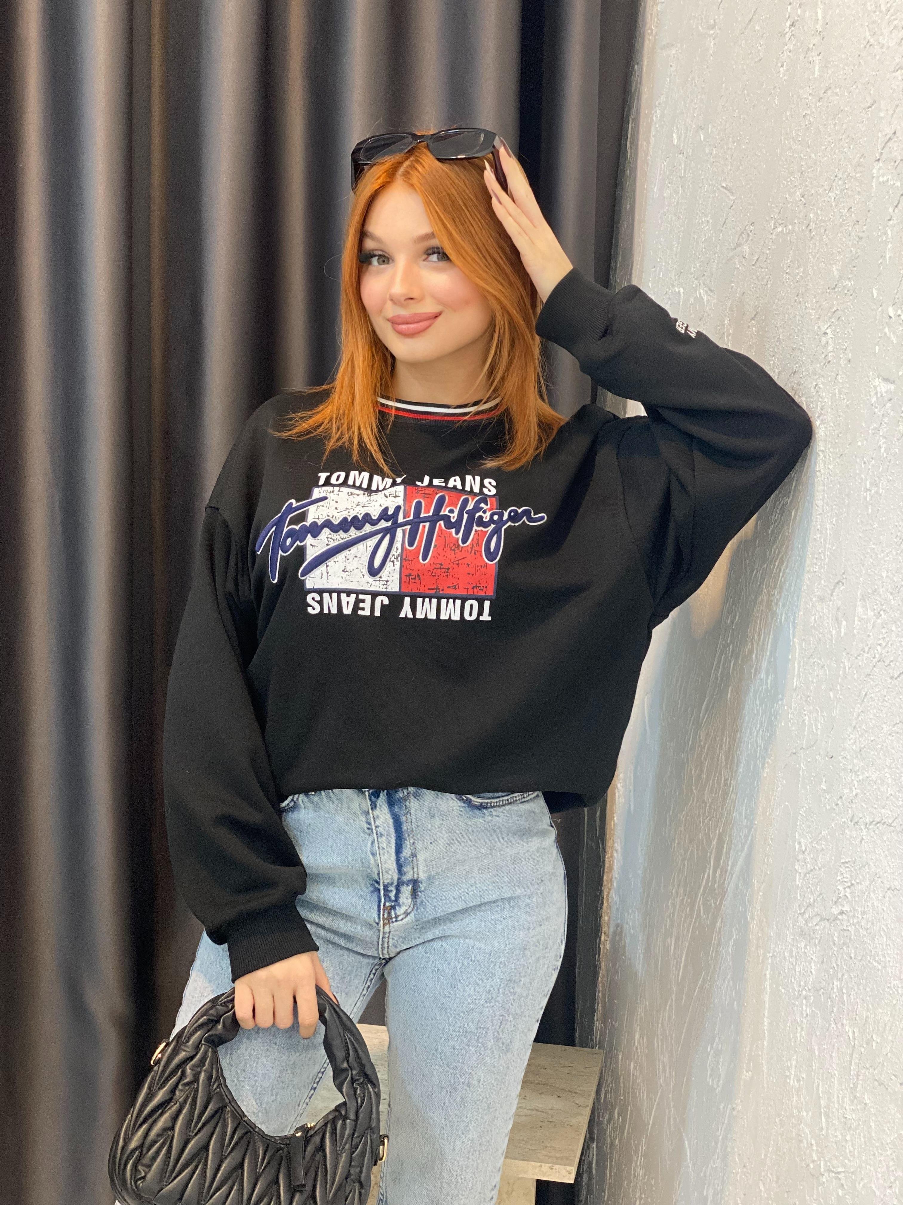 Siyah Marka Amblemli 3 İplik Şardonsuz Sweatshirt 