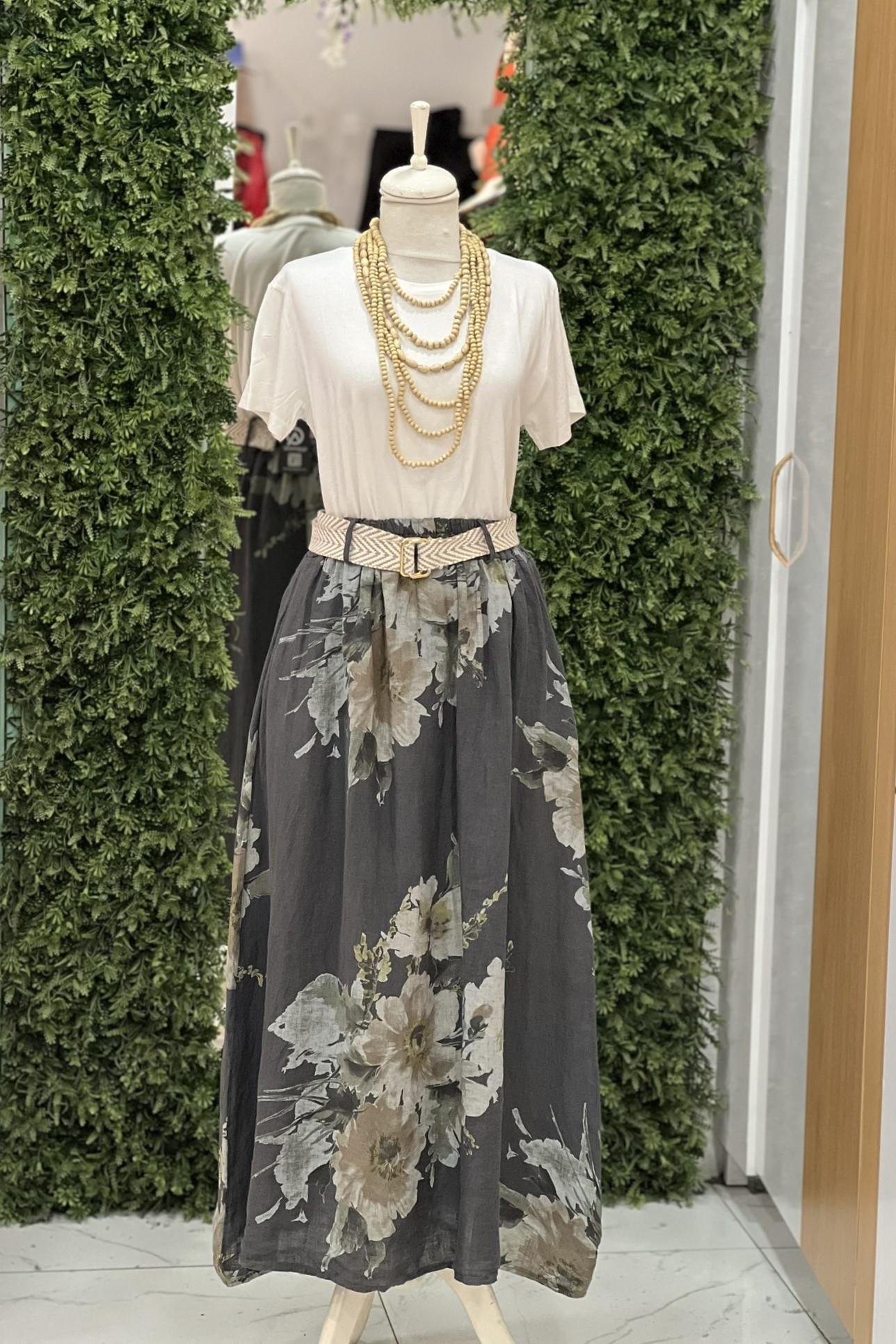 Fotosuratchi porno suratga olish Fishnet kostyum porno kategoriyasi