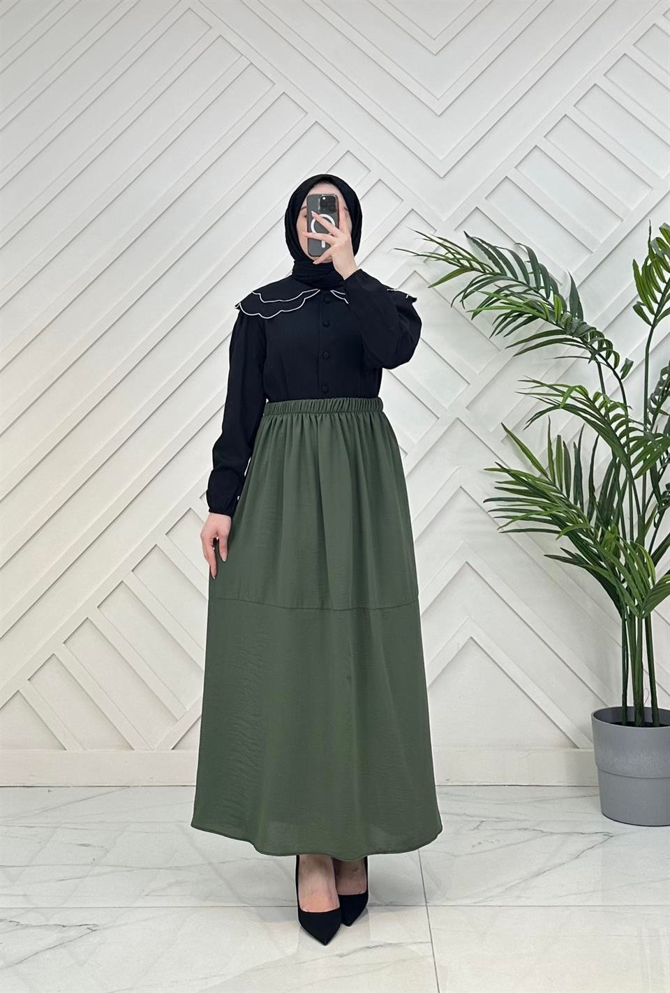 Etek ostidan chiqib turgan külotlar Etek ostidan chiqib turgan külotlar