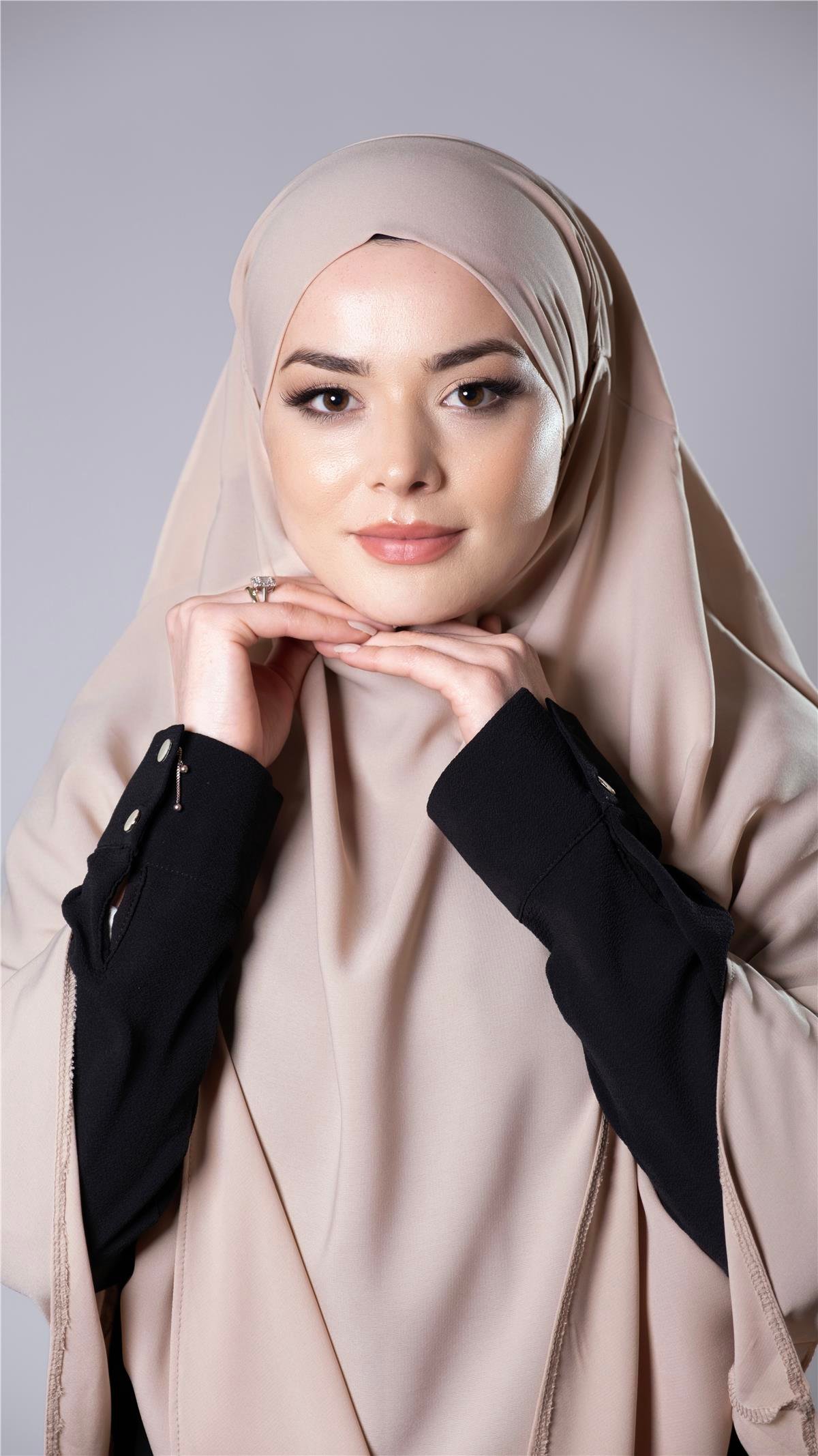 Bej Pratik Hazır Geçmeli Tesettür Eşarp Medine İpeği Bağcıklı Çift Katlı  Sufle Hijab - Hürrem Bone 2302_12