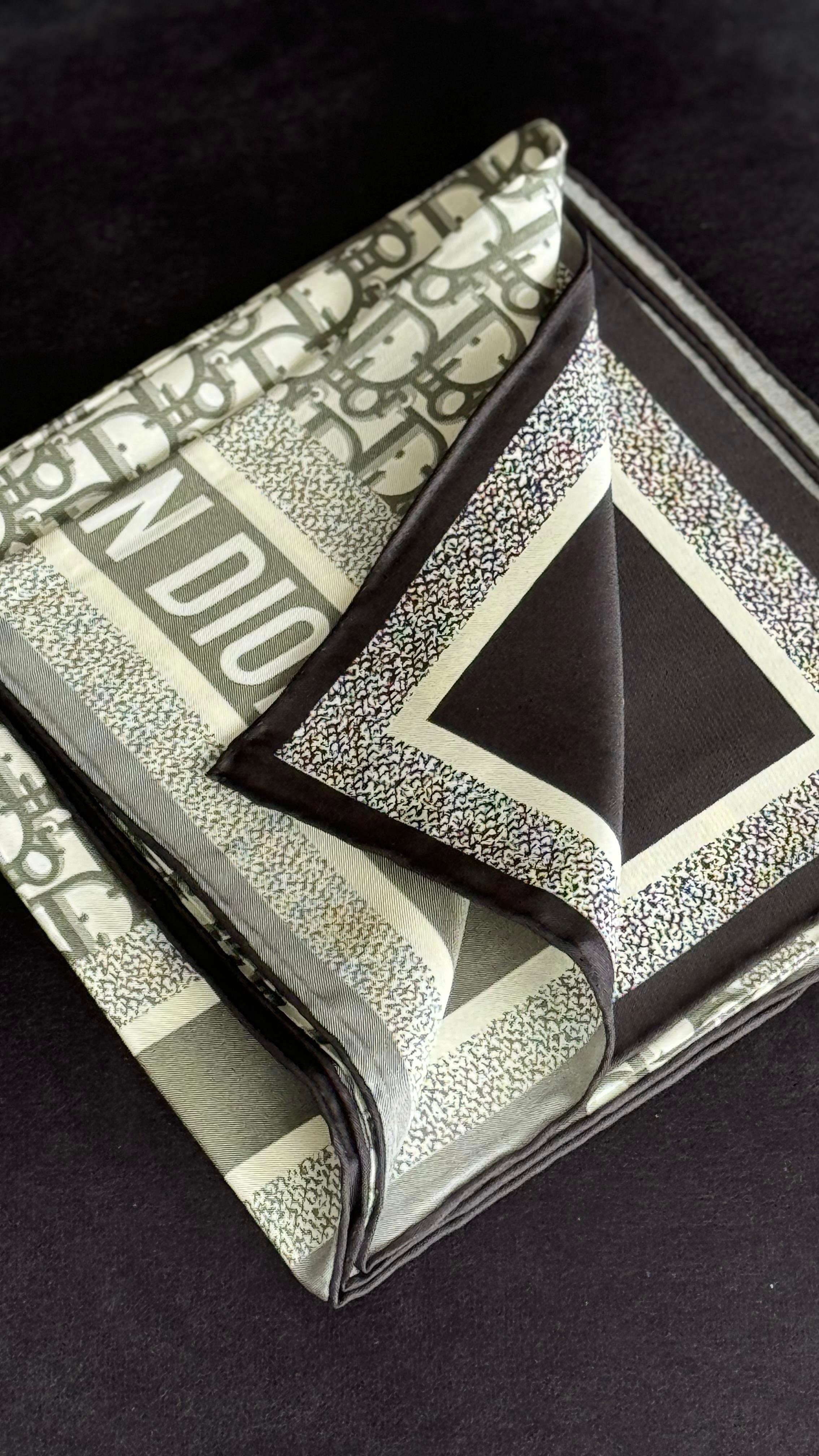 YEŞİL / GRİ ÇİFT YÖNLÜ ORJİNAL İTHAL DIOR EŞARP