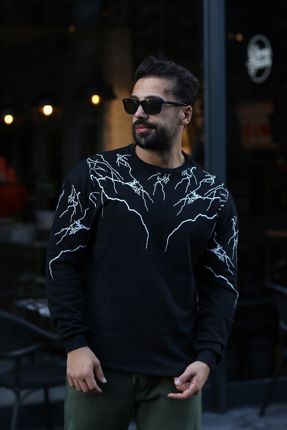 Siyah Yıldırım Baskılı Sweatshirt TB