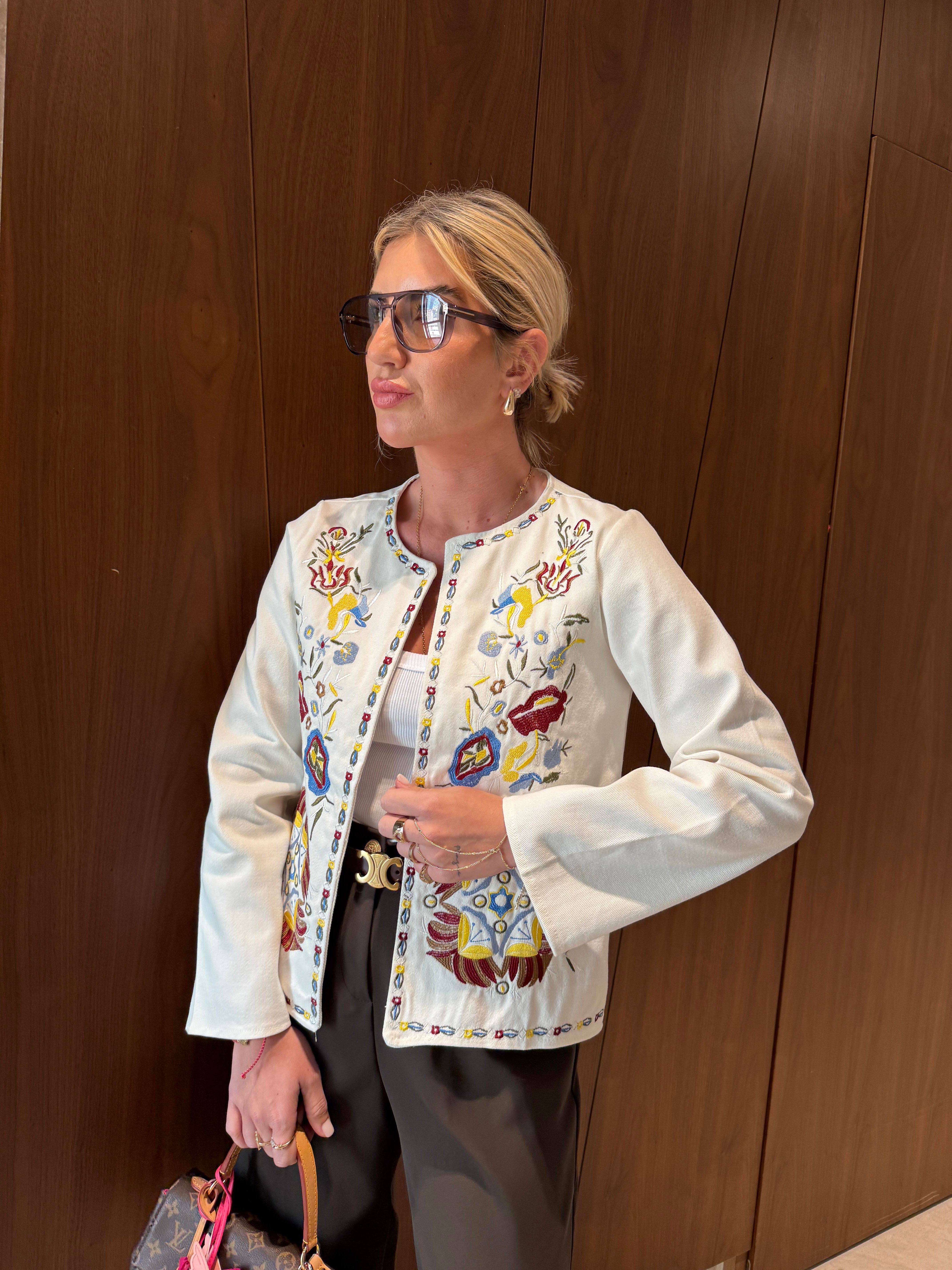 Renkli Nakışlı Bej Gabardin Ceket
