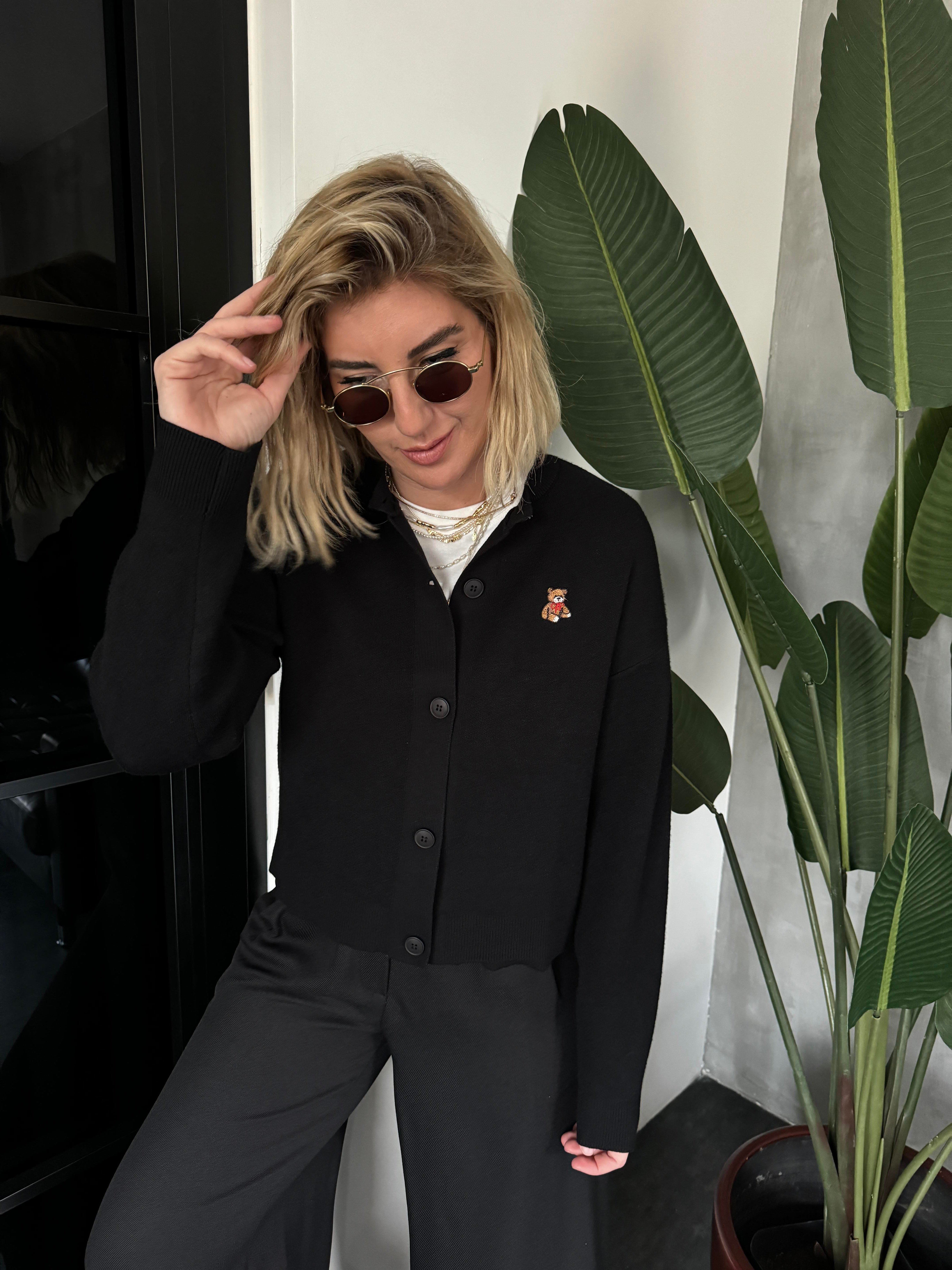 Premium Kalite , Teddy İşlemeli , Siyah Triko Ceket