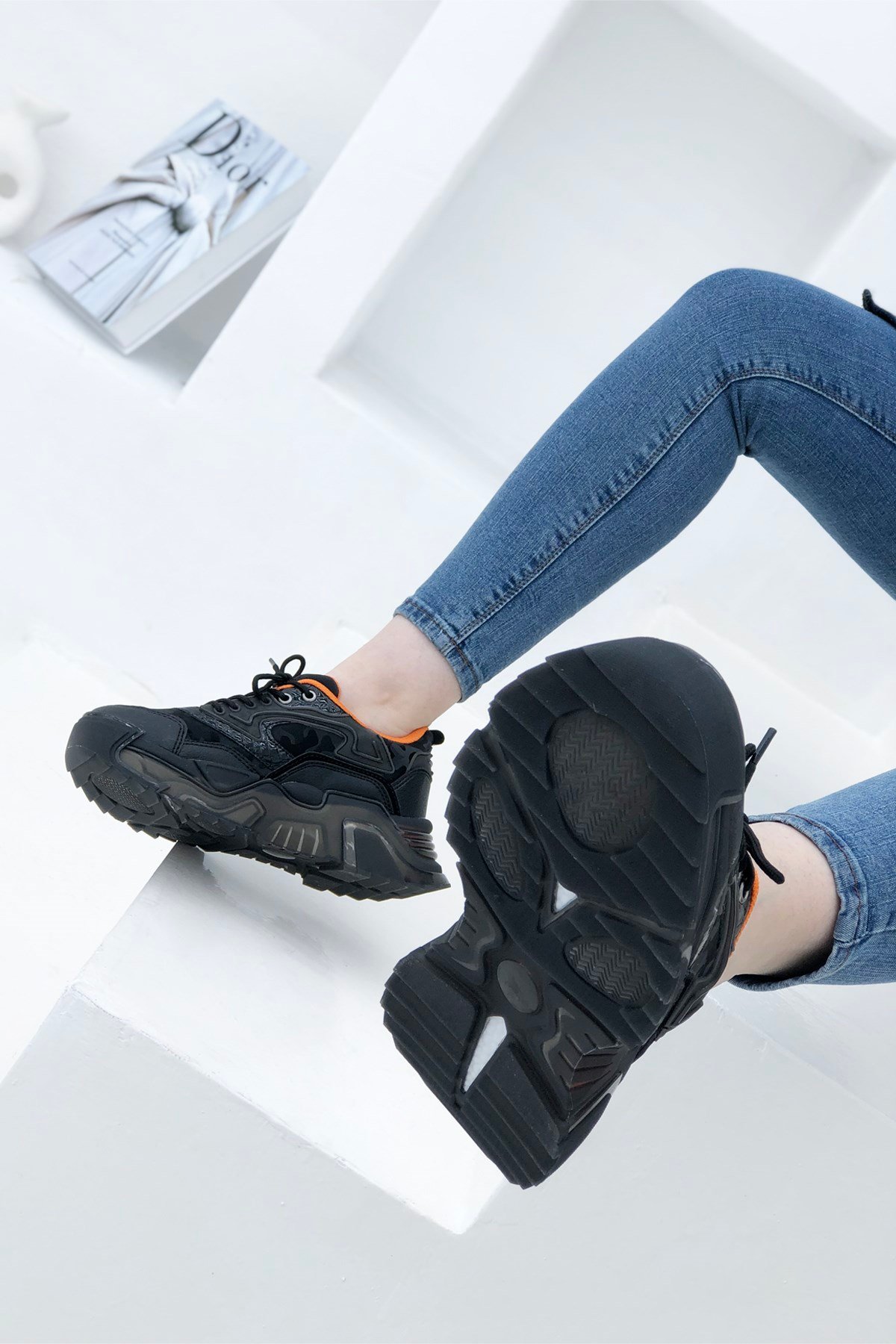 Şeffaf Yüksek Taban Cilt Kadın Spor Ayakkabı Siyah Turuncu 125 FLET |  Mybella Shoes