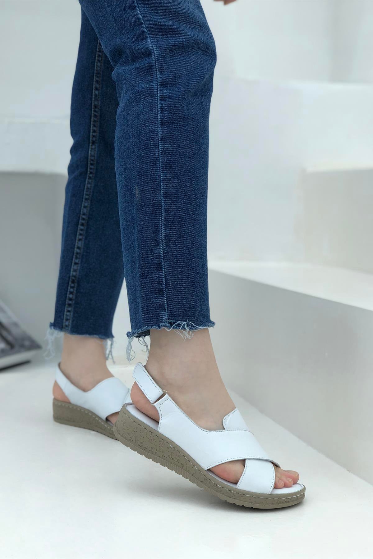 Çapraz Bantlı Kadın Deri Sandalet Beyaz 23-D036 Carla Bella | Mybella Shoes