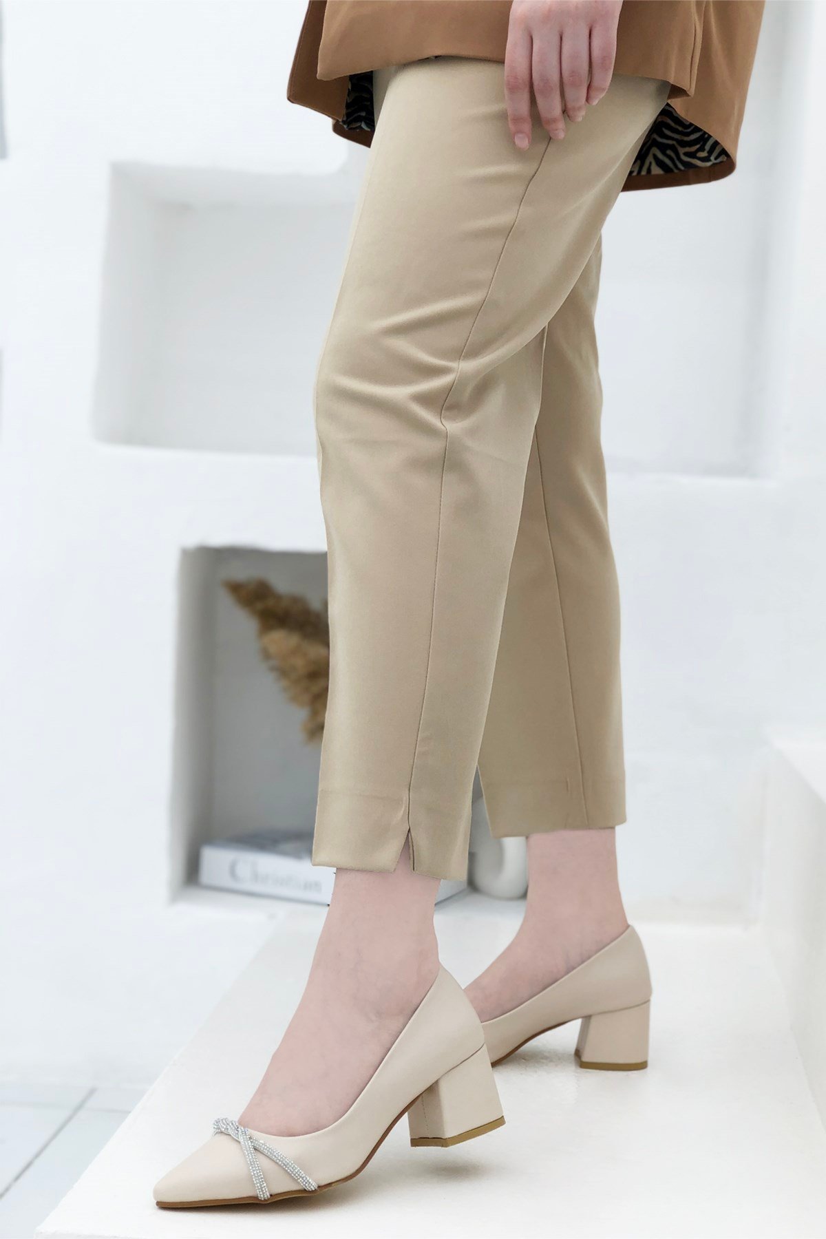Taşlı Kare Alçak Topuklu Kadın Stiletto Ten KD-618-1 Carla Bella | Mybella  Shoes