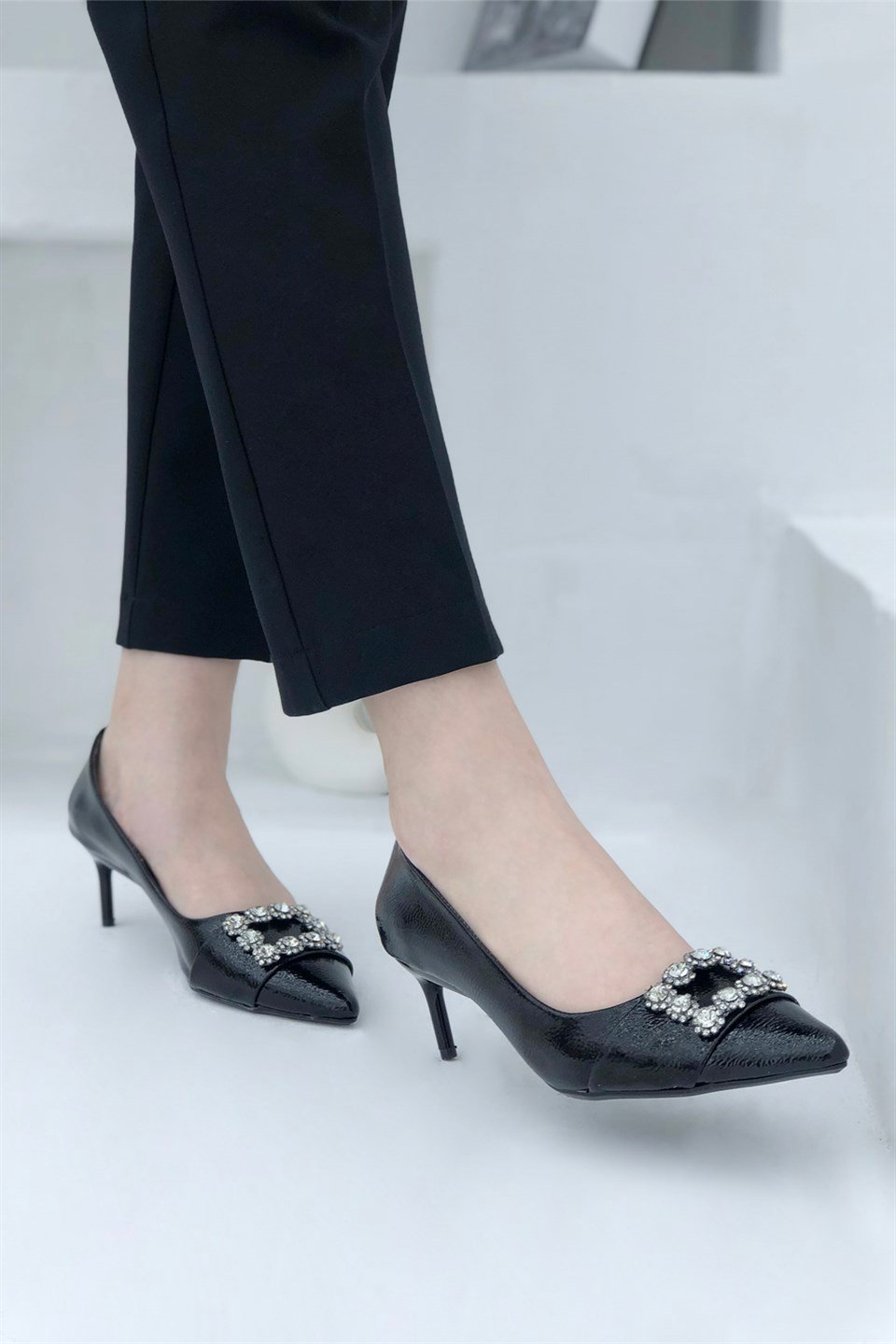 Alçak ve İnce Topuklu Tokalı Kadın Stiletto Siyah Rugan Ms-150 | My Bella  Shoes