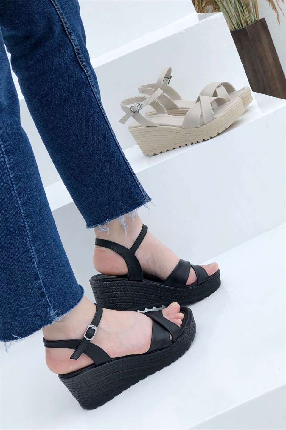 Günlük Çapraz Bant Hasır Dolgu Topuk Sandalet Siyah Ş-302 Carla Bella |  Mybella Shoes