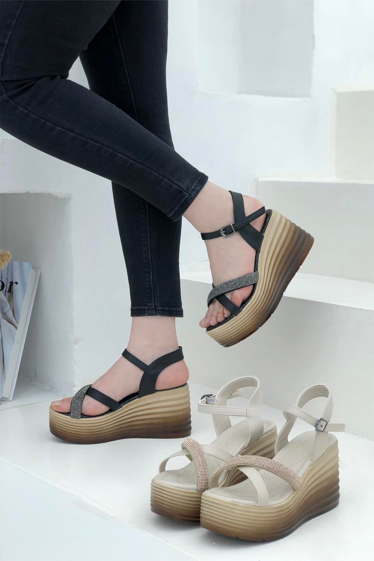 Su Perisi Taşlı Dolgu Topuk Kadın Sandalet Siyah 517 | Mybella Shoes