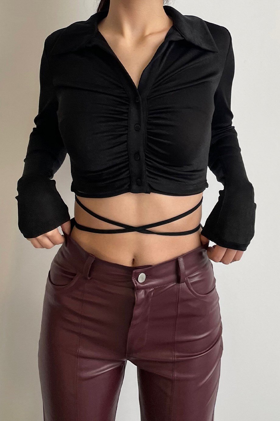 Siyah Büzgülü Düğmeli Crop Bluz - Kadın Bluz Modelleri - Nazliye Moda |  Kadın Giyim Modası