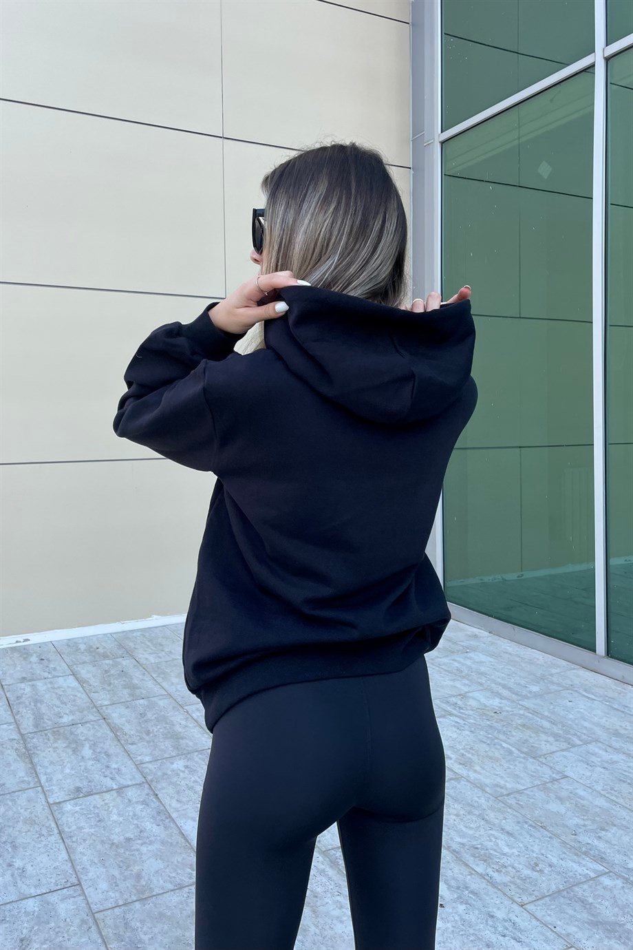 Siyah Kapüşonlu Şardonlu Sweatshirt - Kadın Sweatshirt Modelleri - Nazliye  Moda | Kadın Giyim Modası