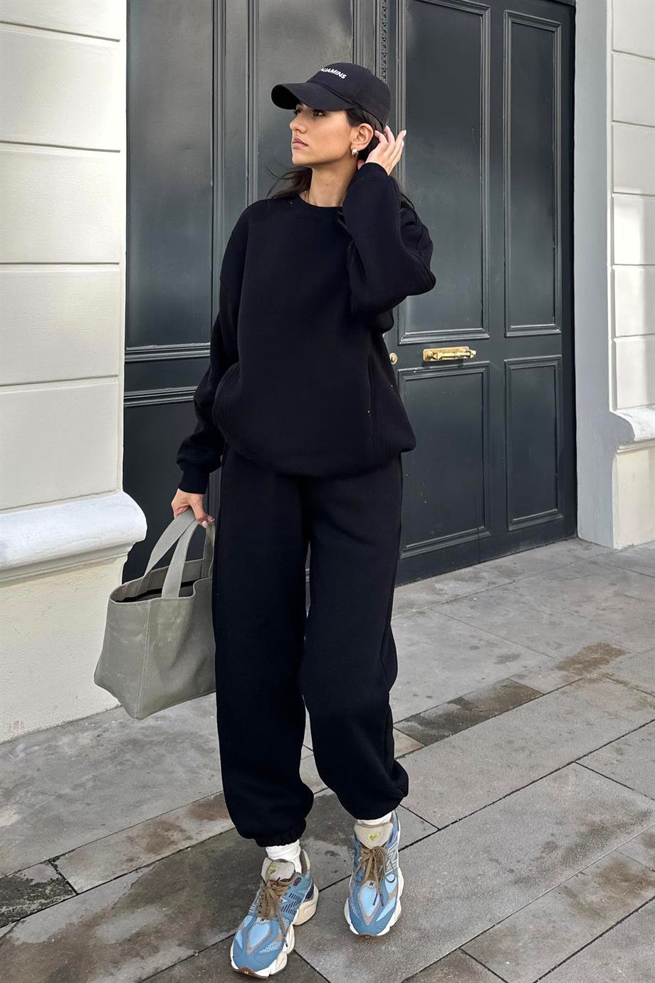 Siyah Oversize Şardonlu Eşofman Takımı - Kadın Eşofman Modelleri - Nazliye  Moda | Kadın Giyim Modası