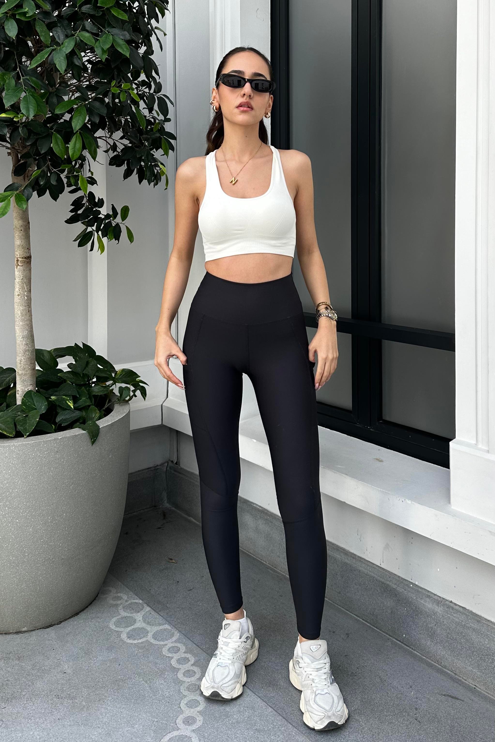 Black sportswear  Fitness modelleri, Fitness kadın, Kadın