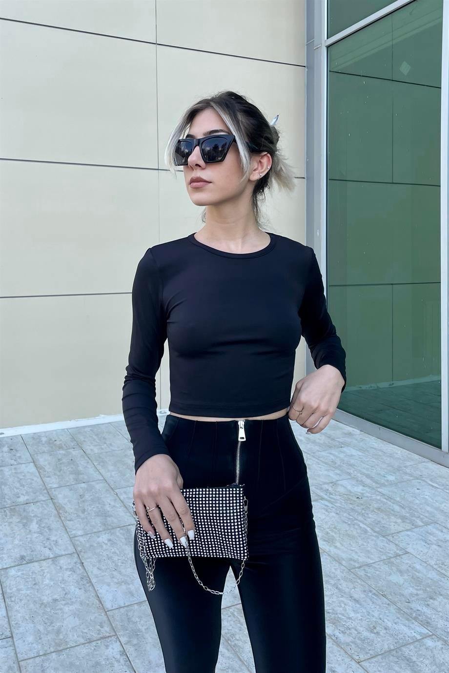 Siyah Taşlı Sırt Dekolte Bluz - Kadın Bluz Modelleri - Nazliye Moda | Kadın  Giyim Modası