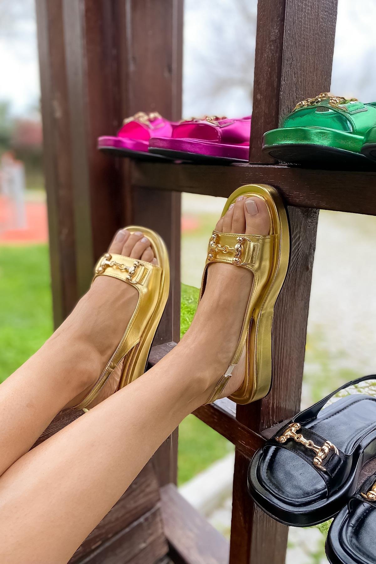 Bellini Gold Tokalı Kadın Sandalet