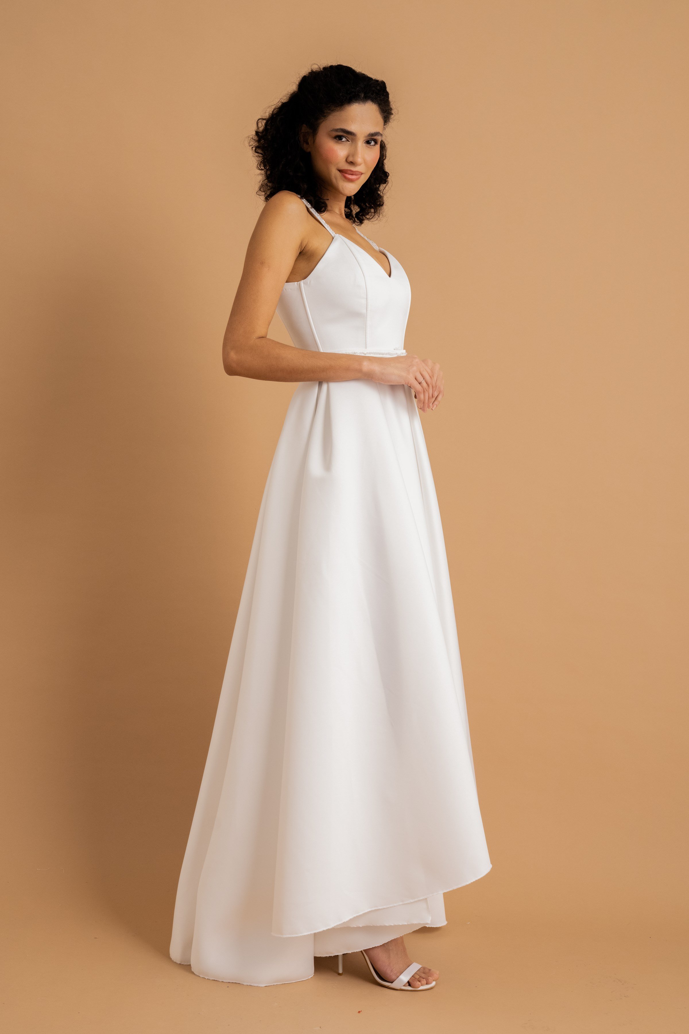 Abiye ve Gece Elbisesi Beyaz İşlemeli Kemer Detaylı Maxi Saten