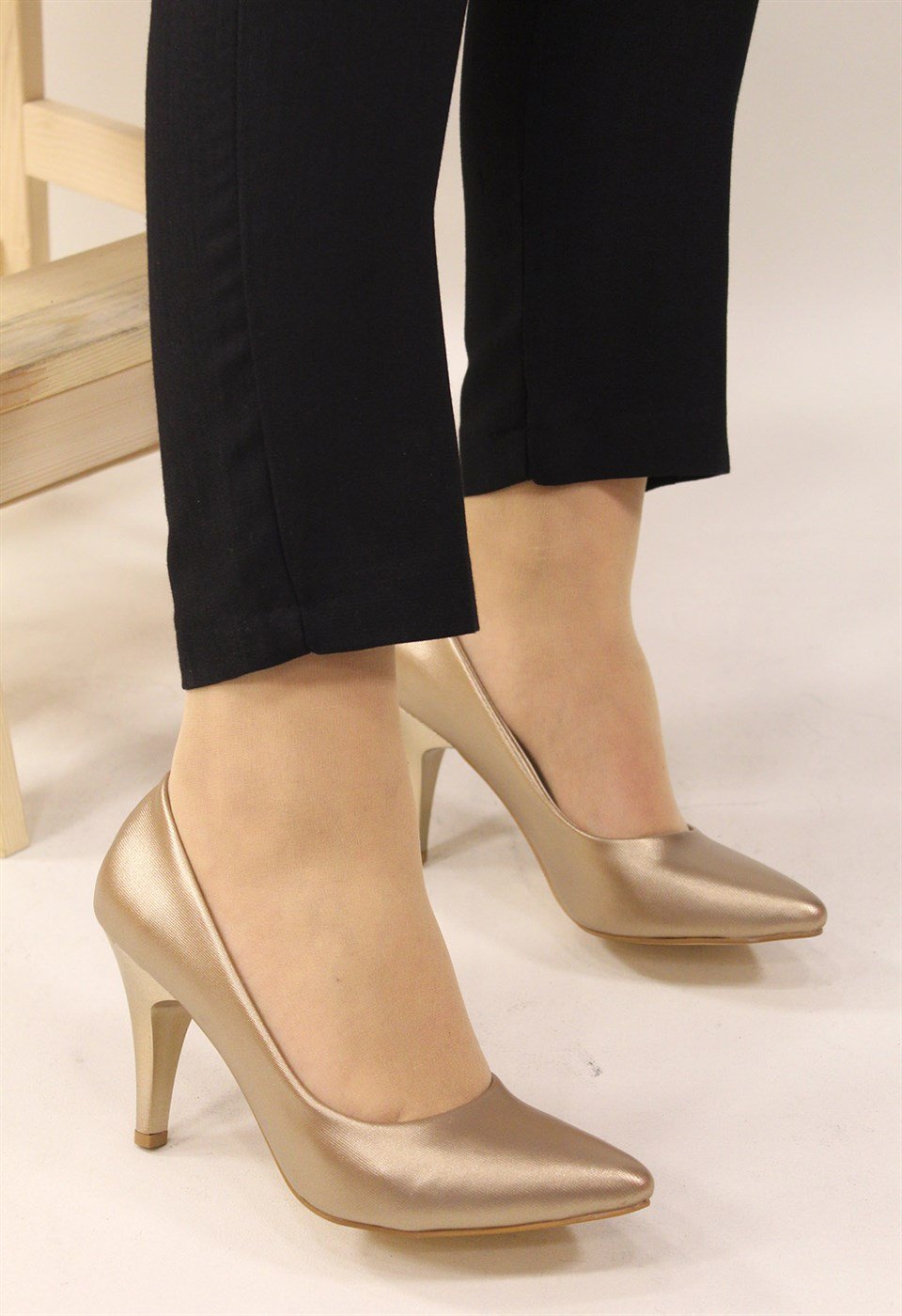 Kadın Gold Topuklu Stiletto Ayakkabı knt-9004