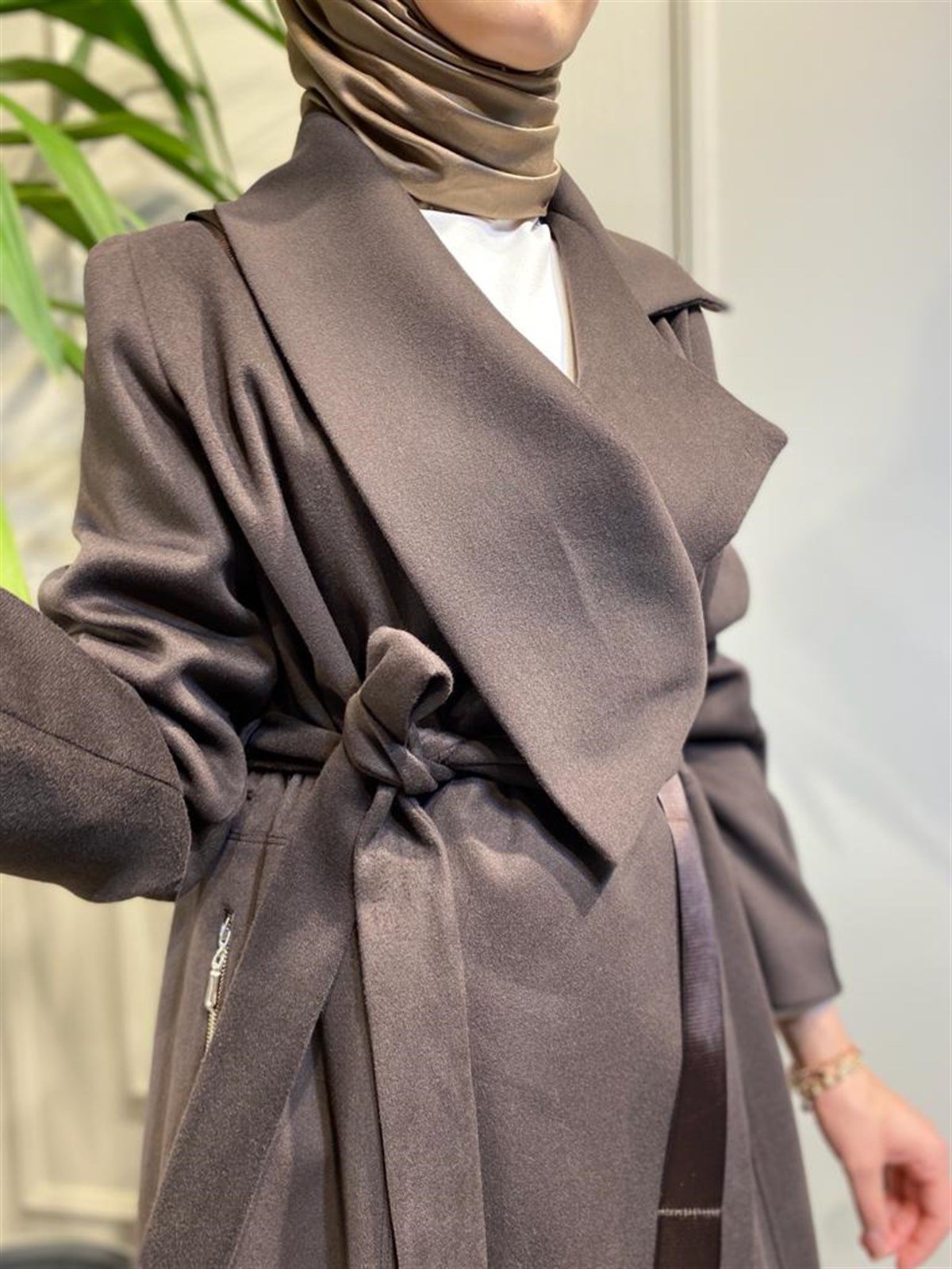 MissWhence Kaşmir Asimetrik Yaka Kaban Kahverengi 32508 - Babilbutik