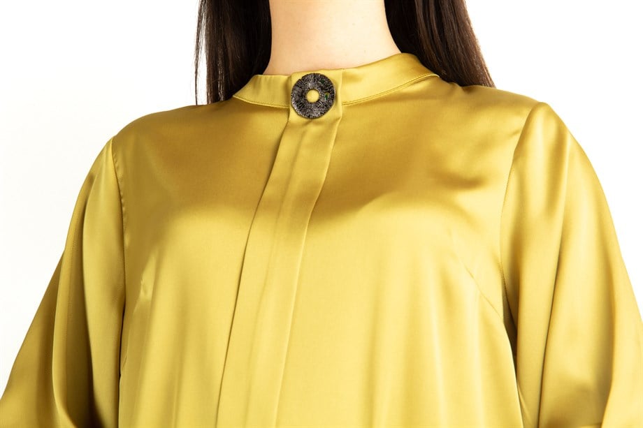 Brooch design store for blouse