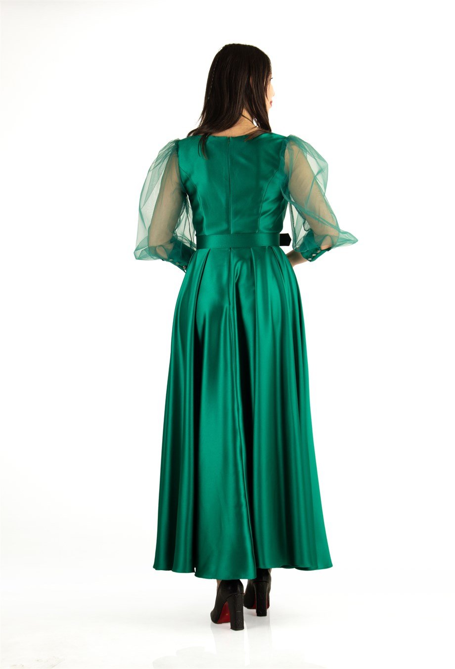 فستان طويل واسع بياقة على شكل V وأكمام منفوخة من التول مع حزام - أخضر زمردي