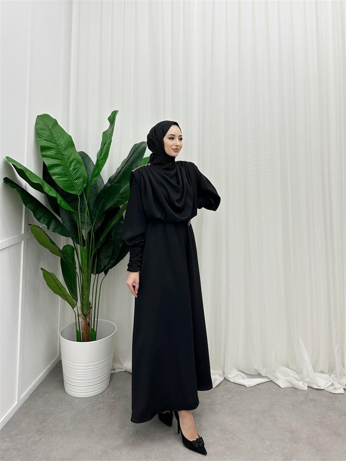 Aysha Taş Aksesuarlı Drapeli Elbise-Siyah