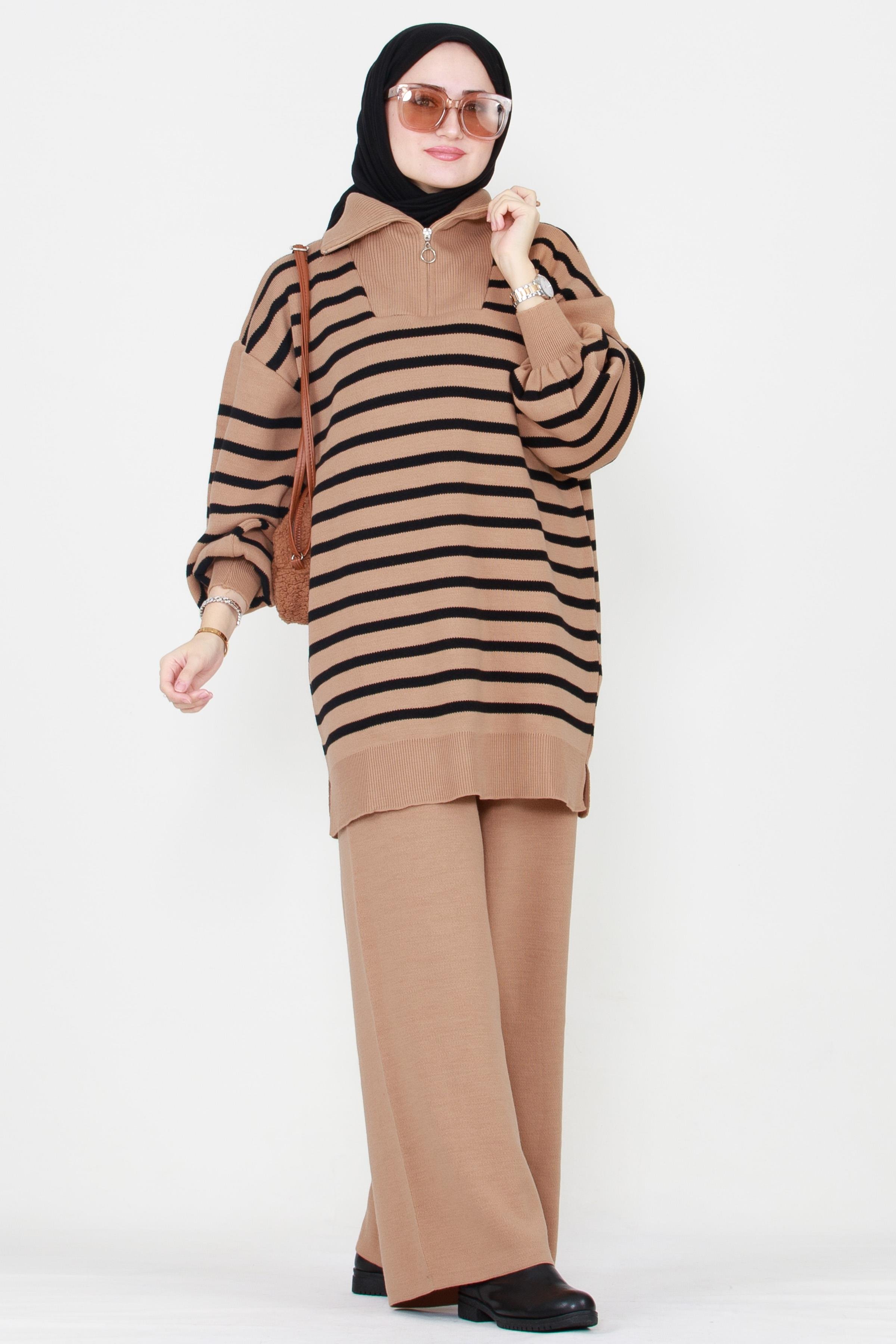Truck Collar Striped Knit Suit - Camel" i