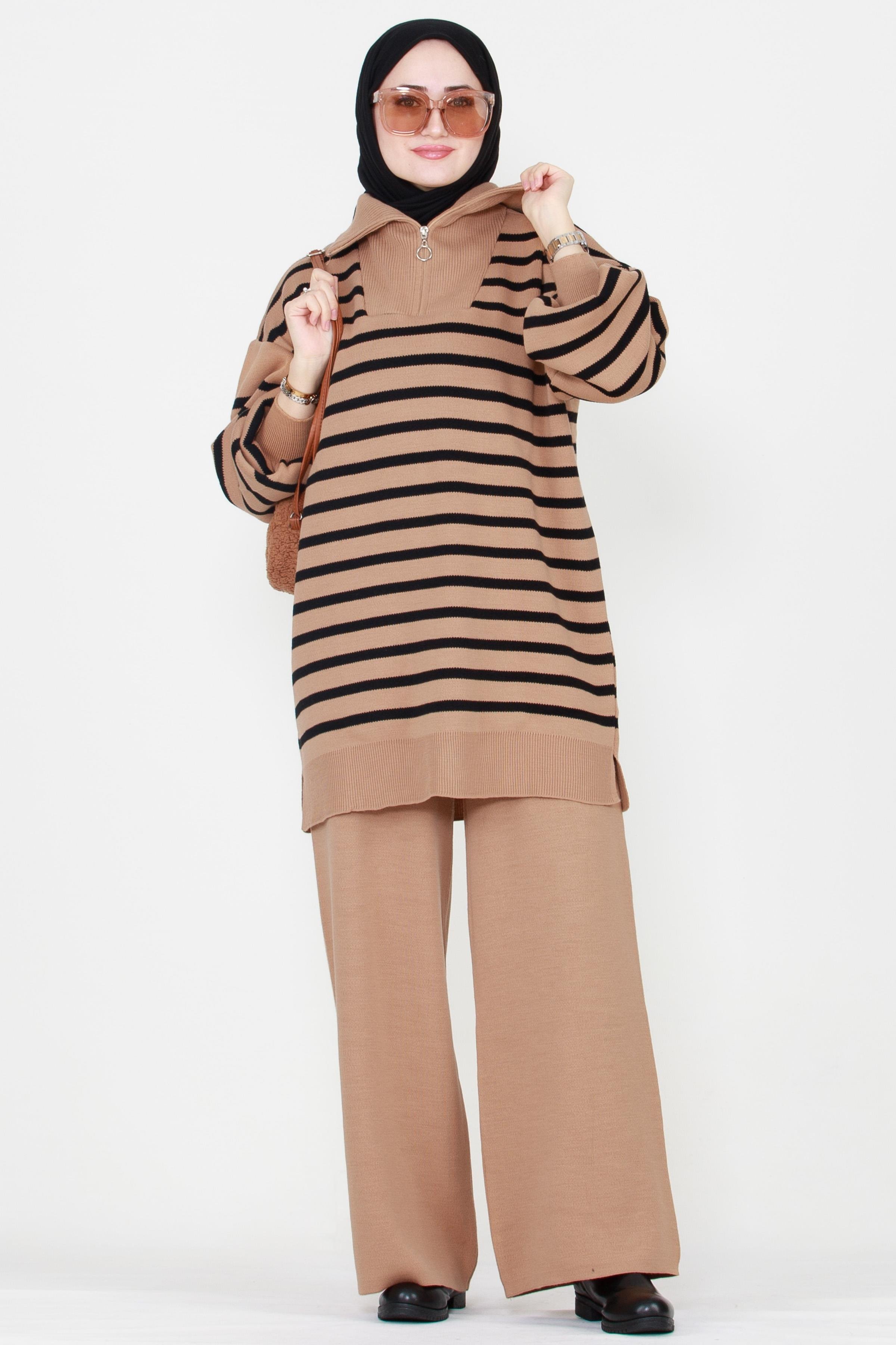 Truck Collar Striped Knit Suit - Camel" i