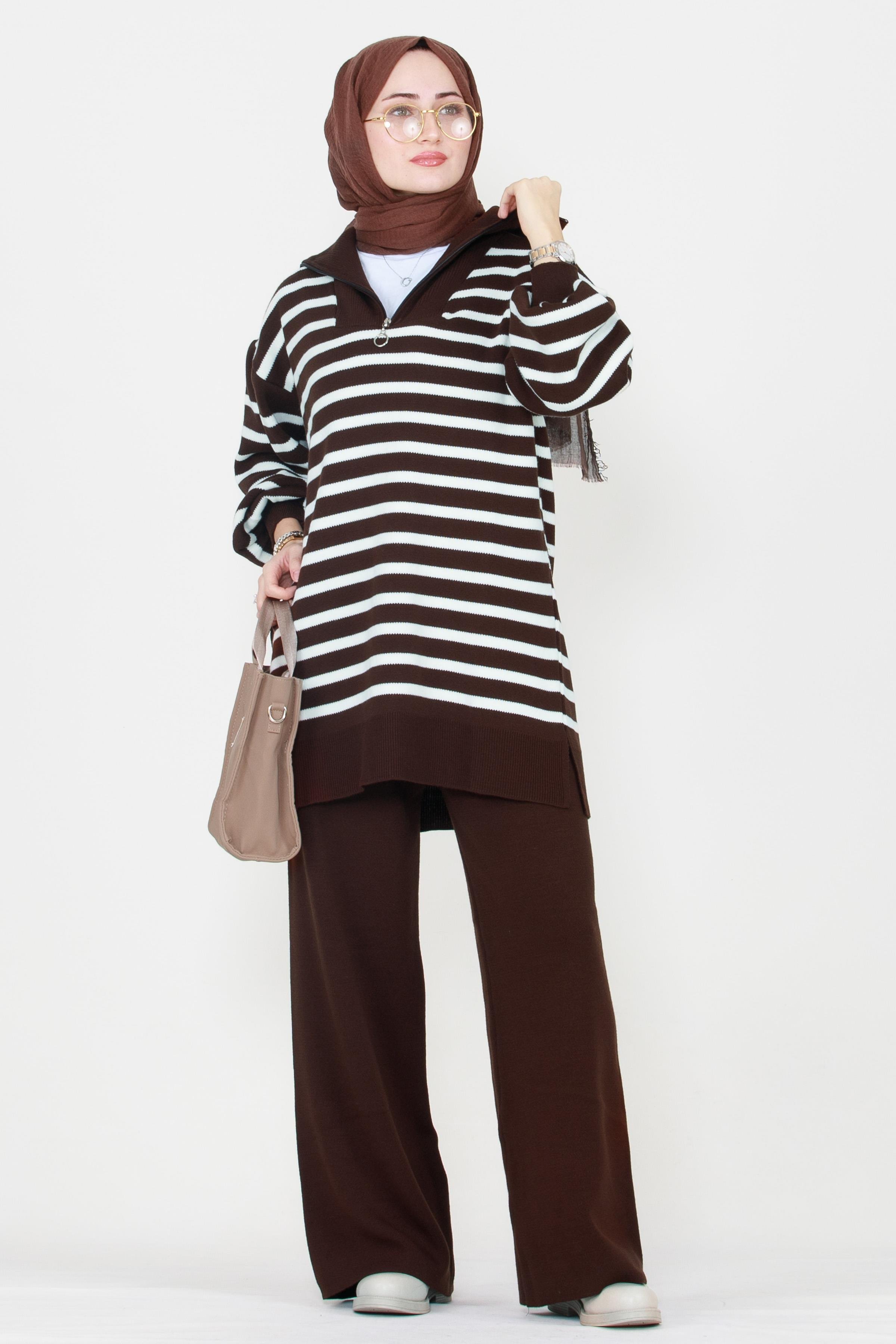 ''Truck Collar Striped Knit Suit - Brown'' i
