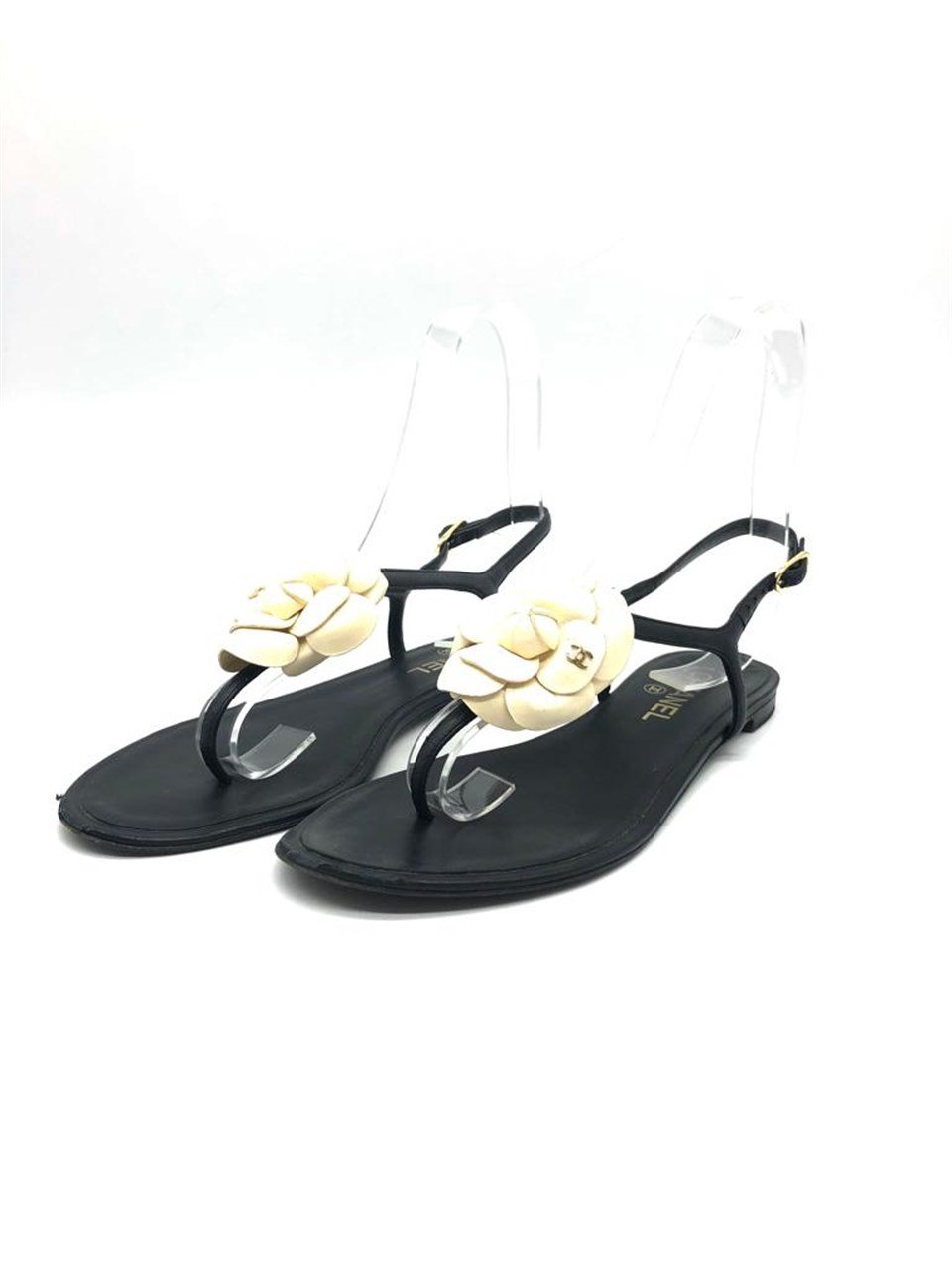 Chanel Black Leather With Cream Camellia CC Ankle Strap Sandals Fiyat