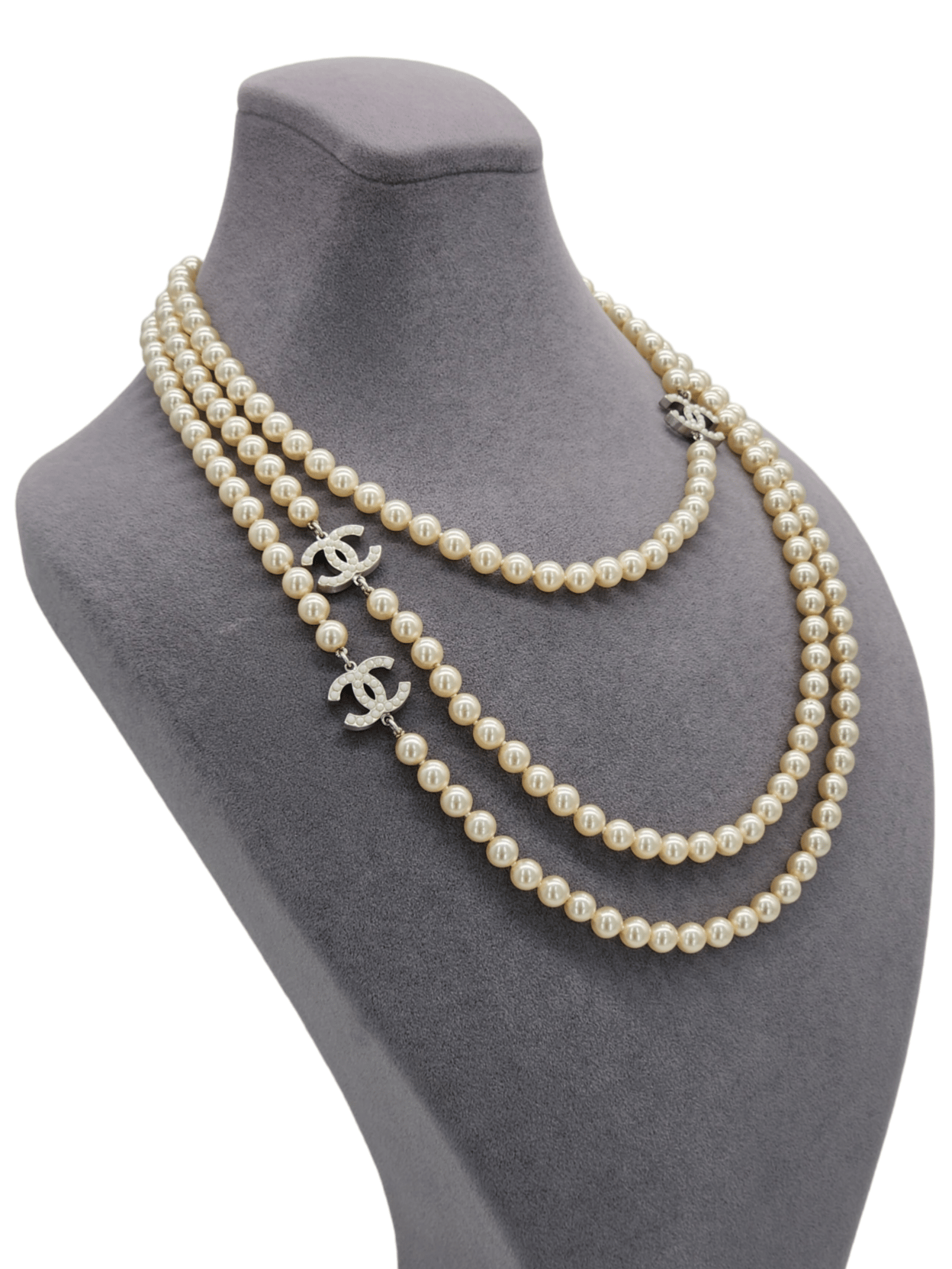 Chanel cc pearl necklace deals