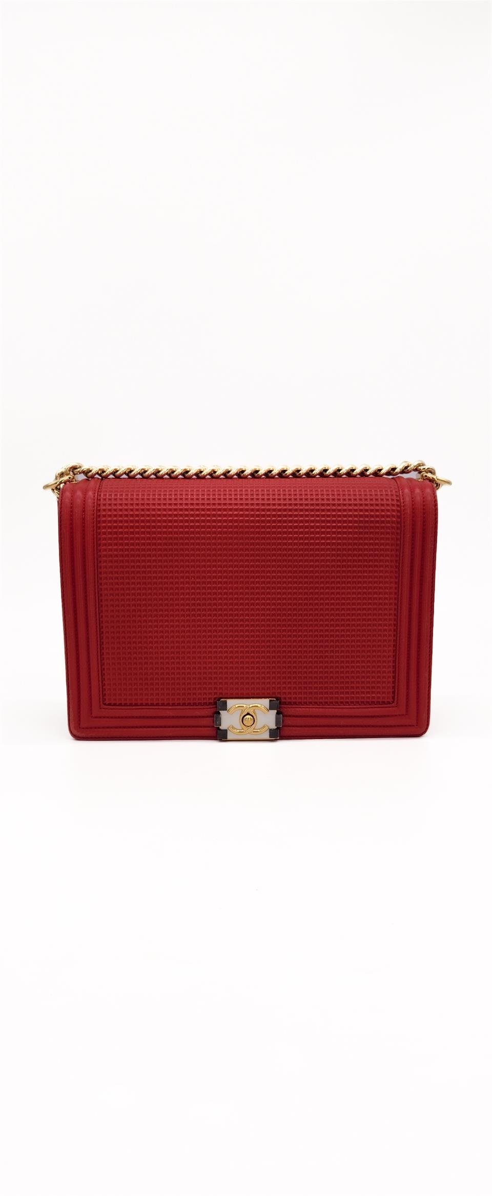Chanel boy red deals