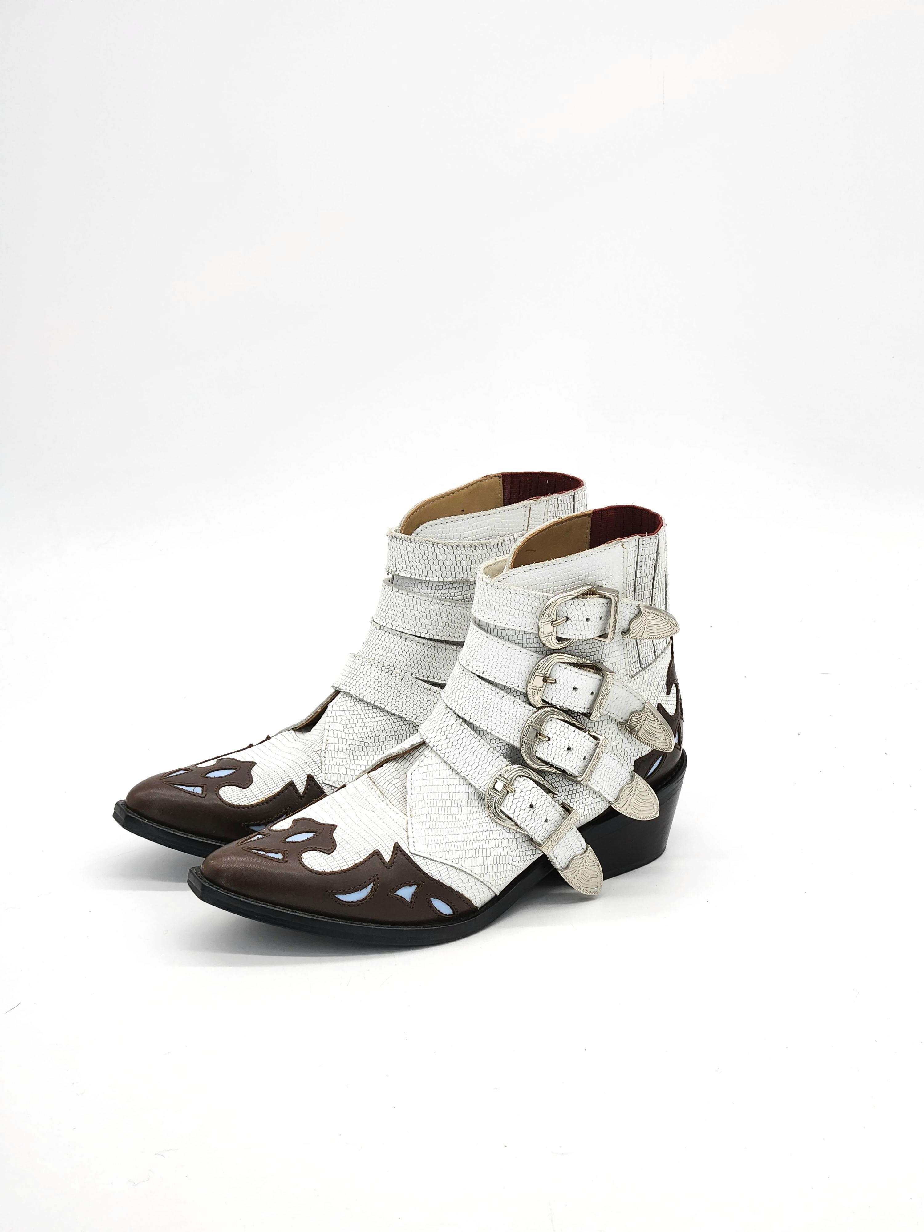 Toga pulla hot sale white boots