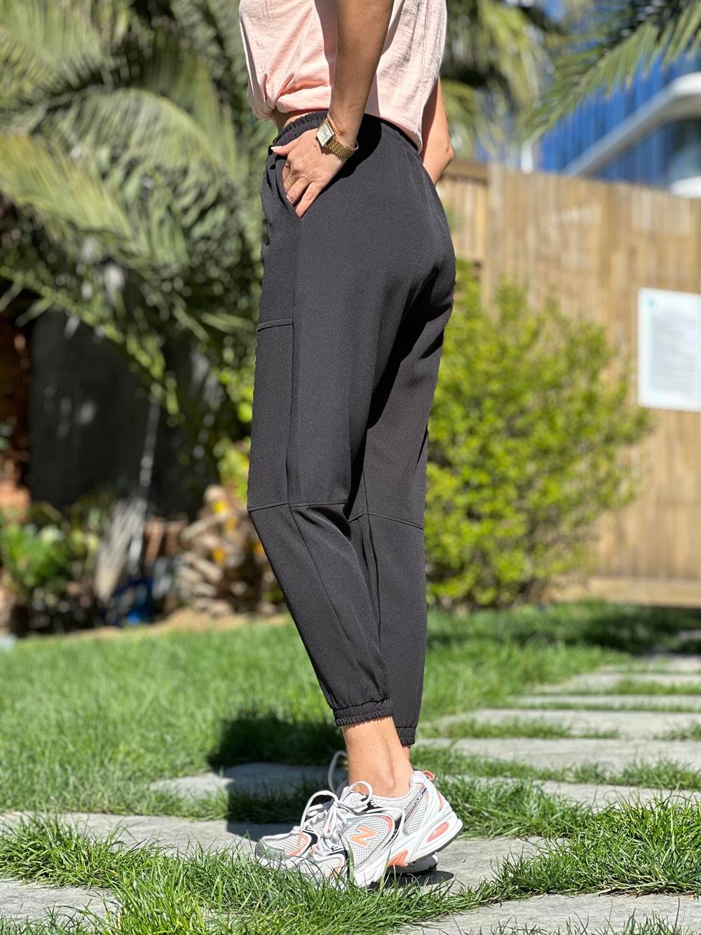 Siyah Bel Ve Paça Lastikli Atlas Kumaş Jogger Kadın Pantolon