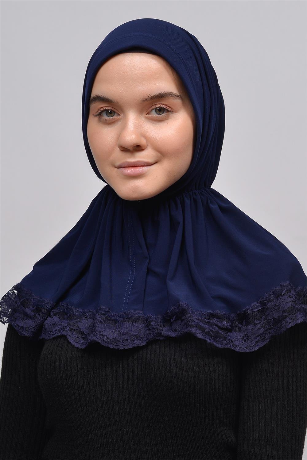حجاب قطعة واحدة نسائي ليكرا مزين بالدانتيل كحلي
