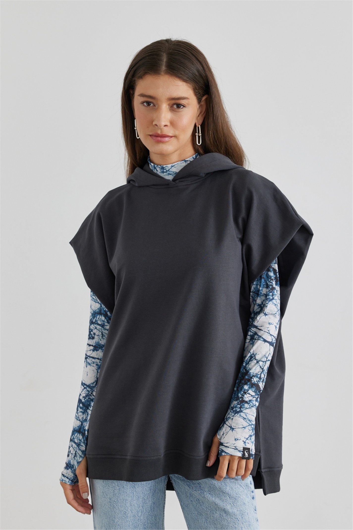 Antrasit Sıfır Kol Kapüşonlu Sweatshirt | Suud Collection