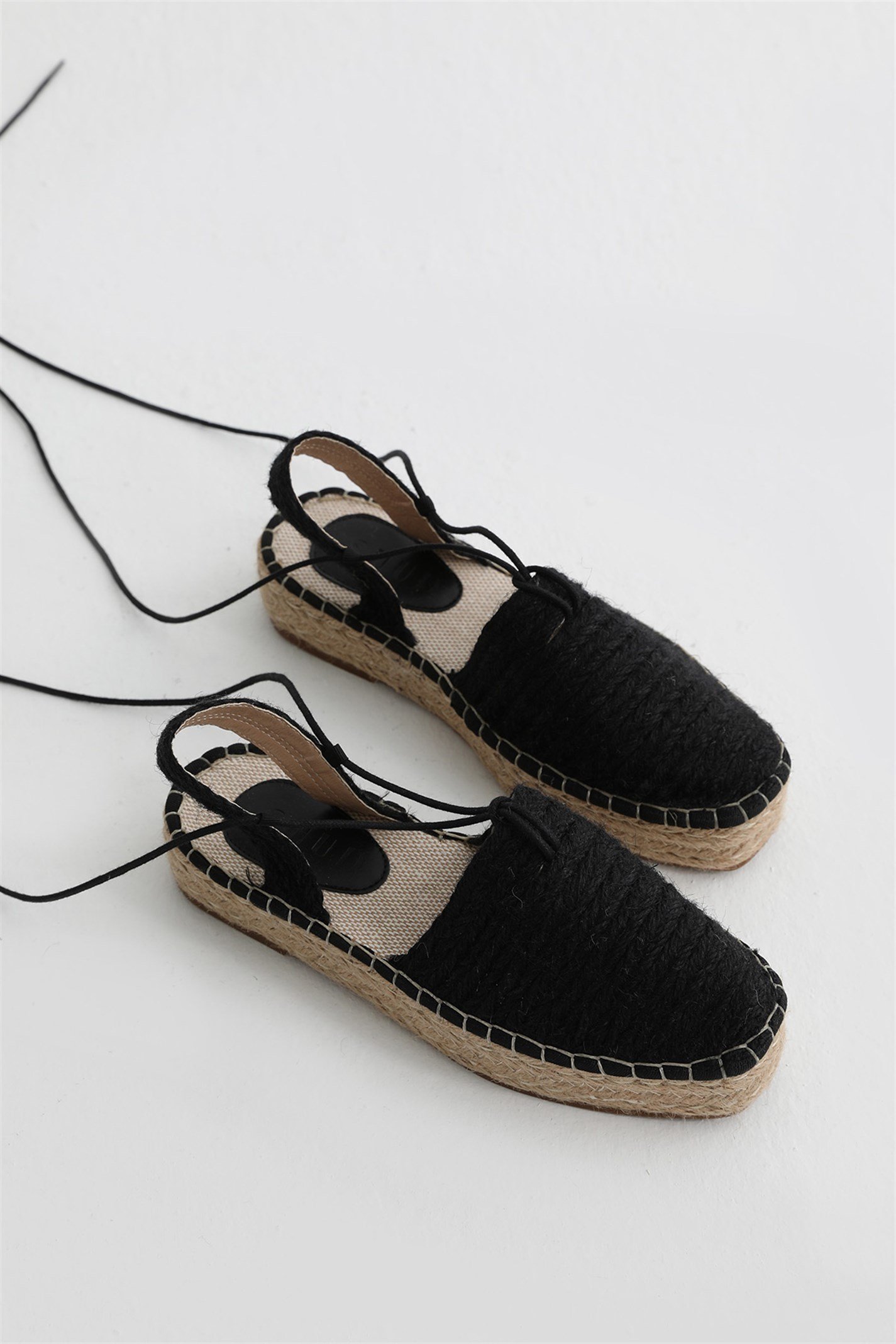 Siyah Bağlamalı Hasır Sandalet | Suud Collection