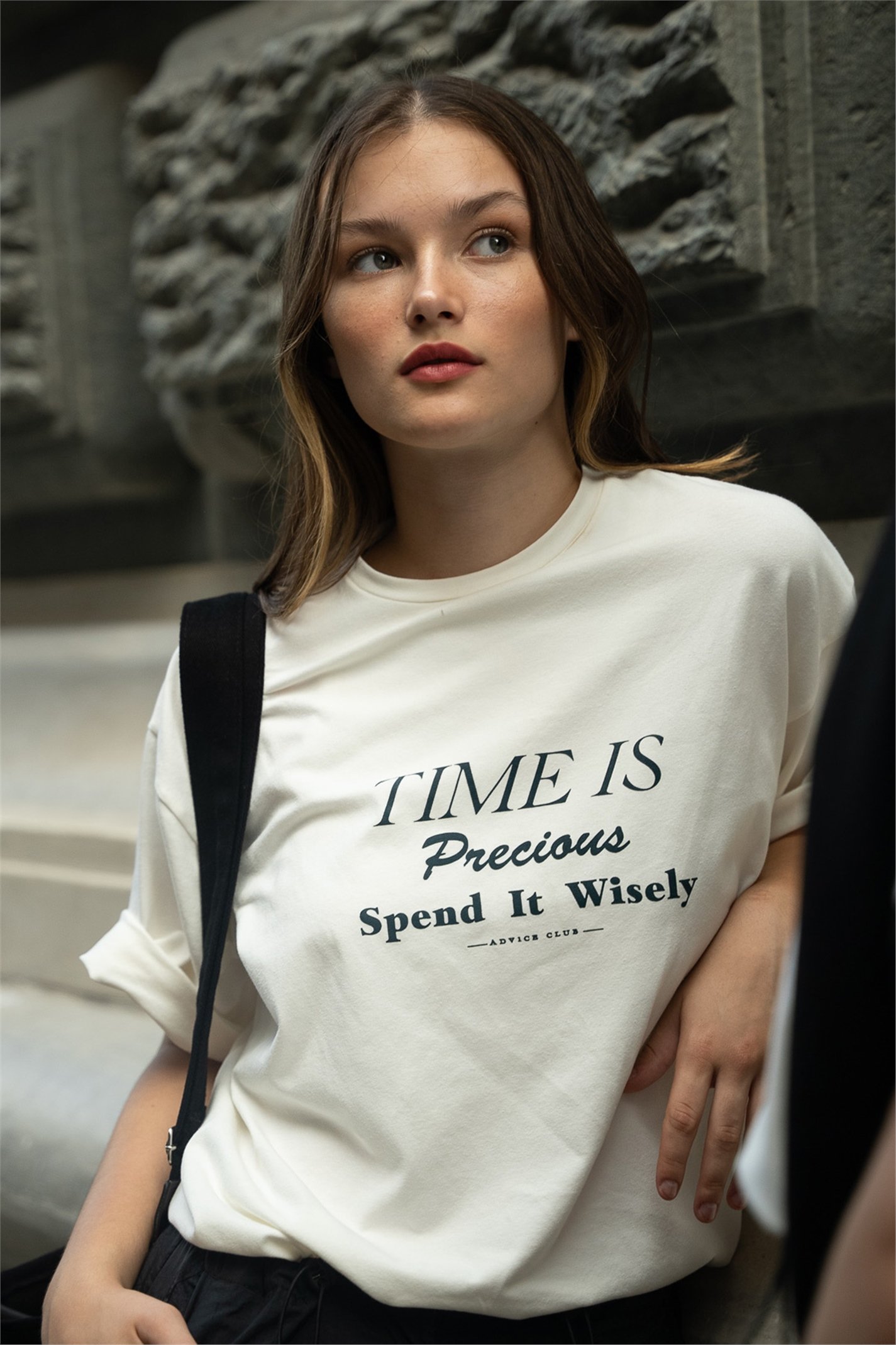 Ekru Time Is Baskılı Kısa Kollu Tişört | Suud Collection