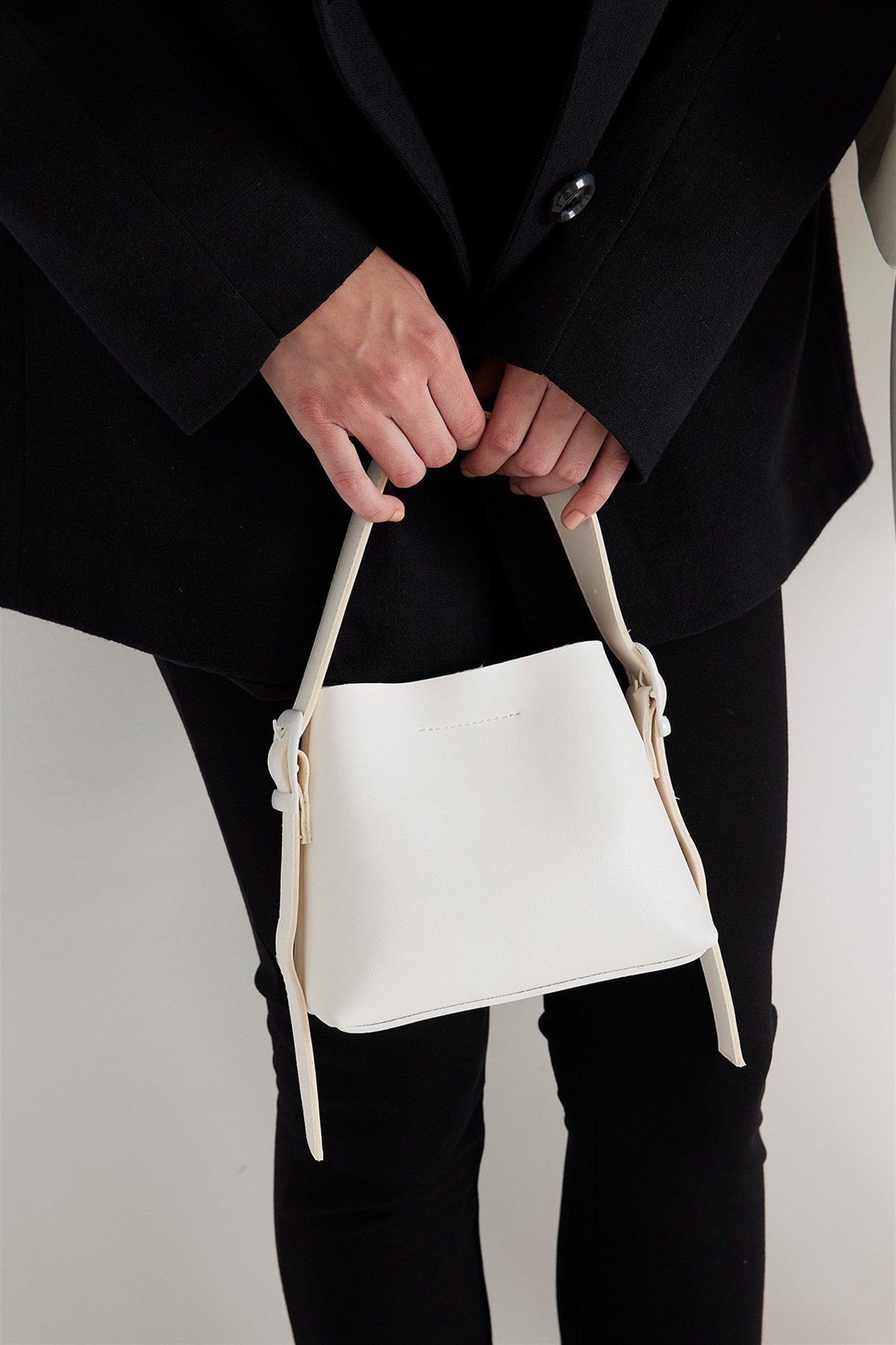 Beyaz Fonksiyonel Tokalı Mini Çanta | Suud Collection