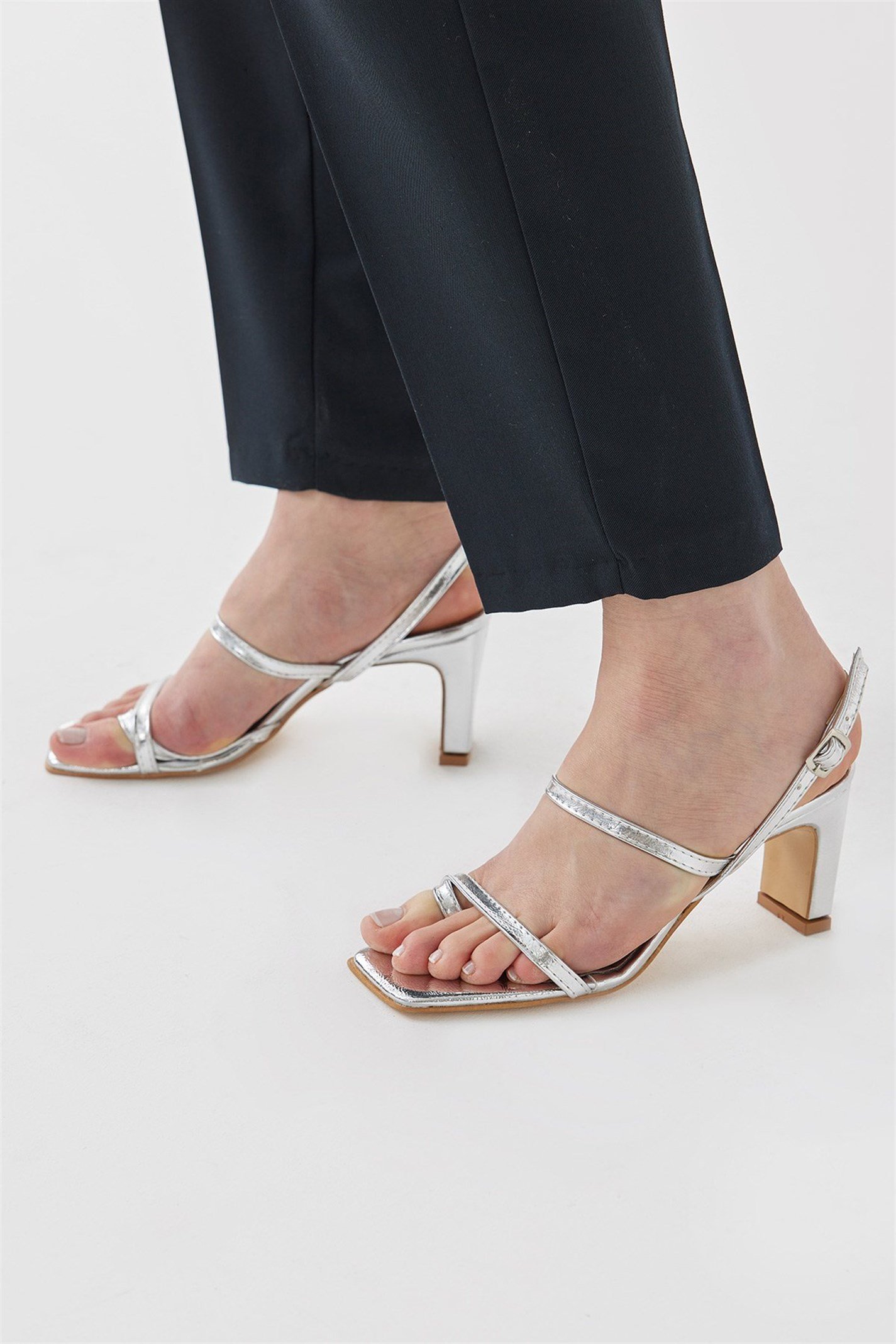 Gümüş İnce Bantlı Topuklu Ayakkabı | Suud Collection