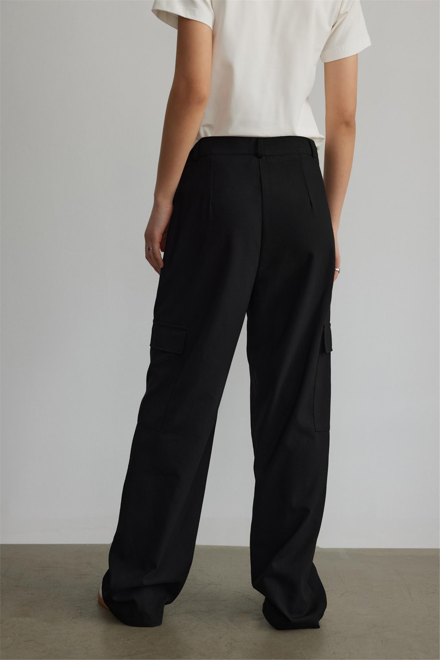 Black Cargo Pocket Boyfriend Pants | Suud Collection