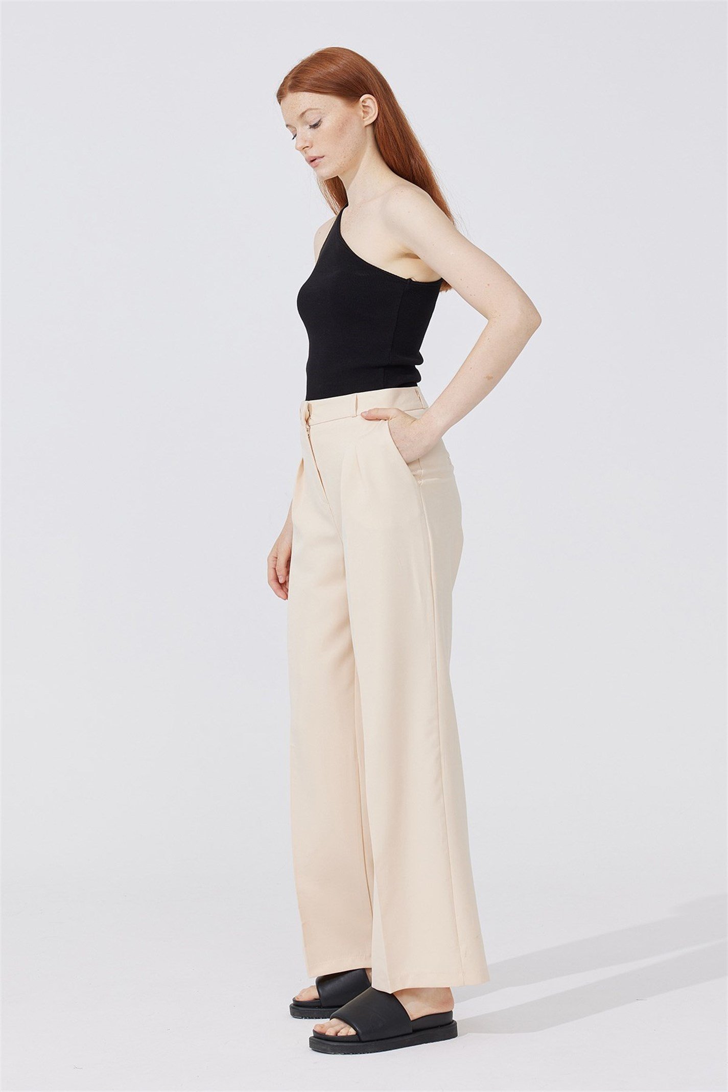Taş Rengi Kemerli Pileli Pantolon | Suud Collection