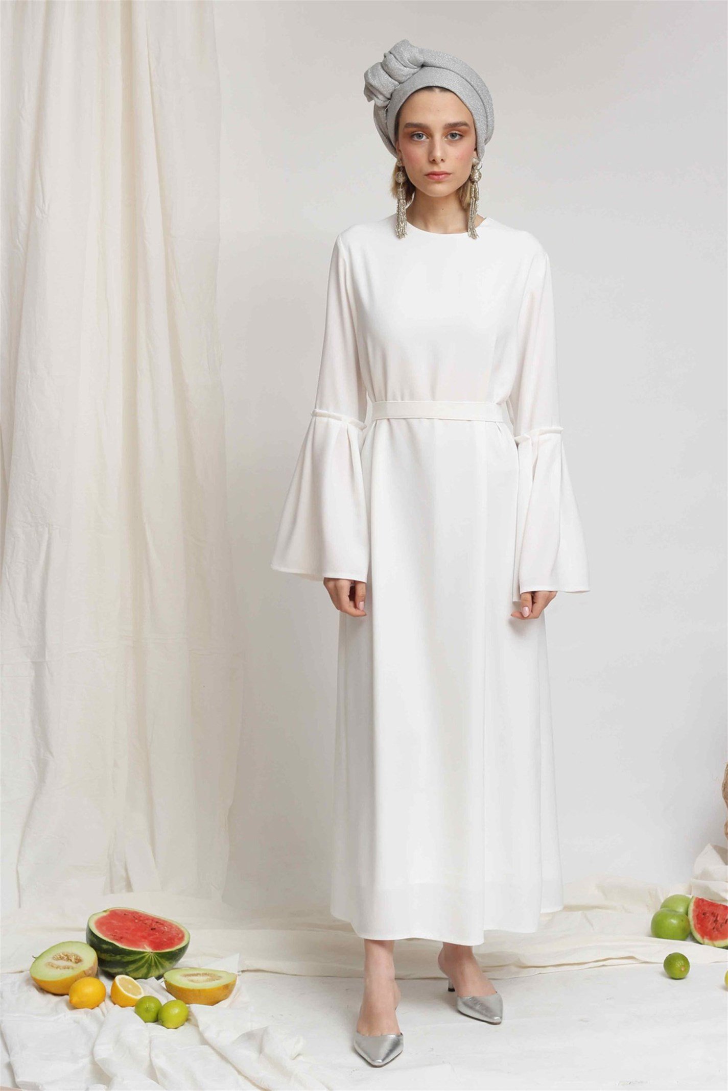 Beyaz Kolları Volanlı Uzun Krep Kumas Elbise | Suud Collection