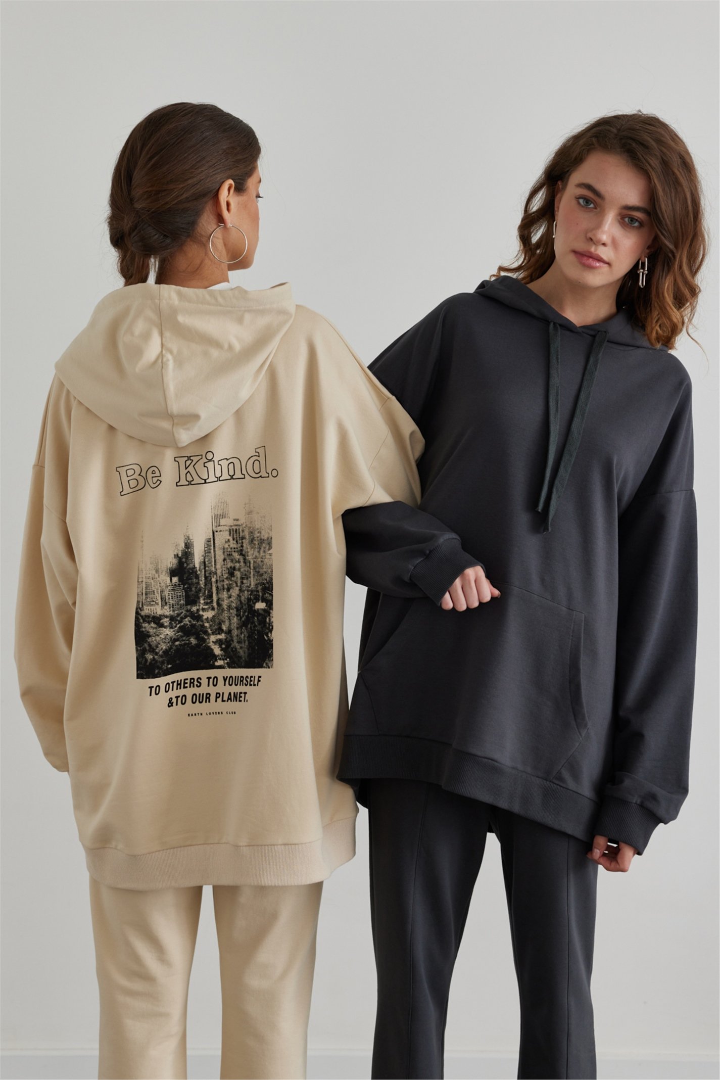 Krem Kapüşonlu Baskılı Sweatshirt | Suud Collection