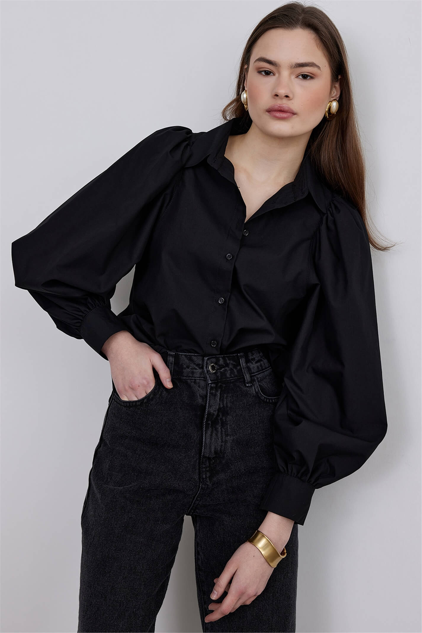 Black Pleated Balloon Sleeve Poplin Shirt | Suud Collection