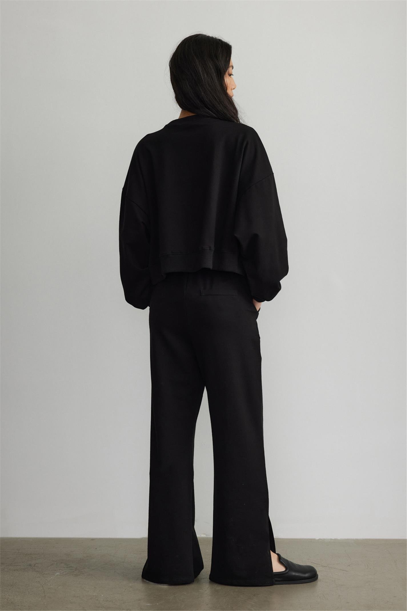 Black Oversized Crop Sweatshirt | Suud Collection