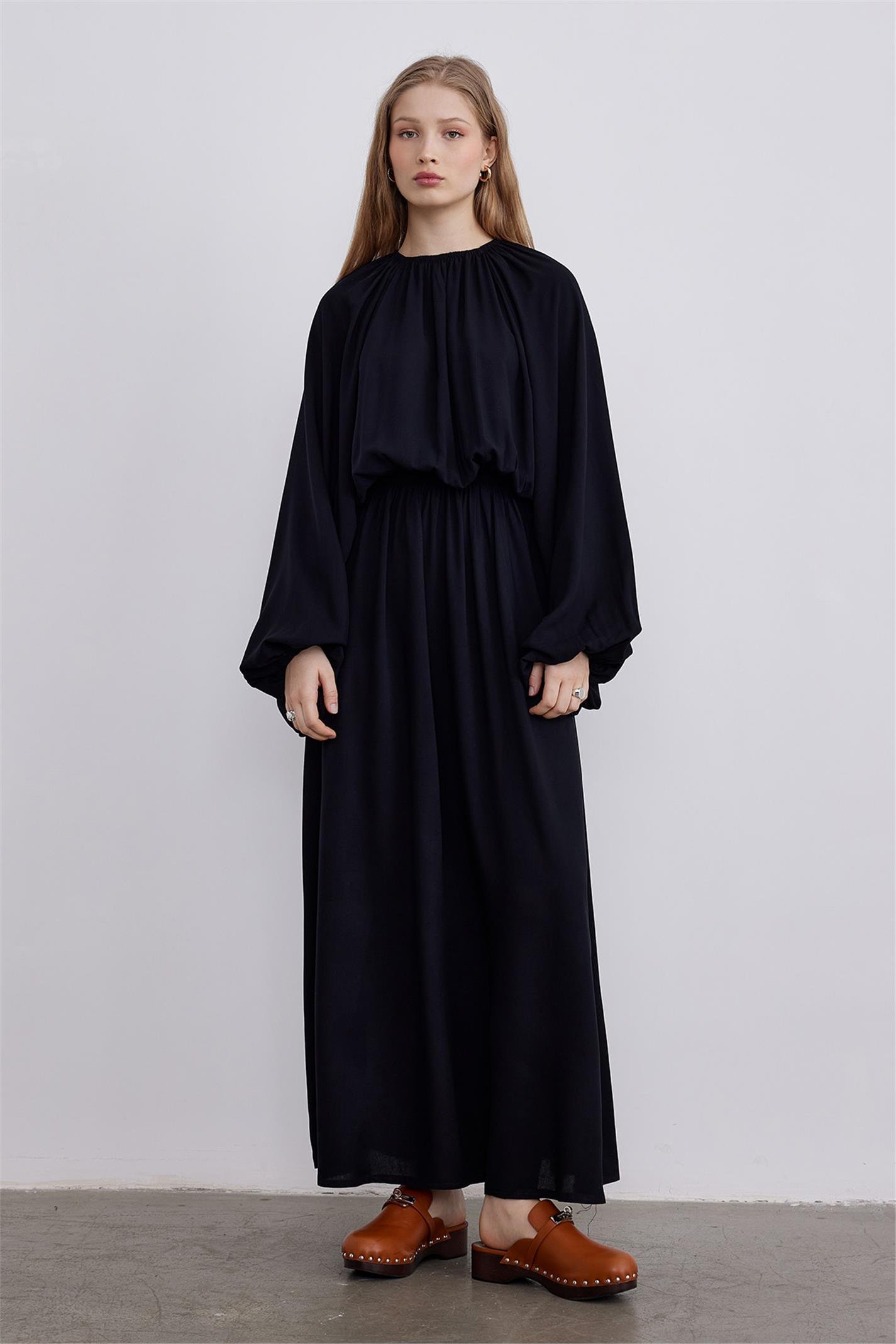 Siyah Sara Büzgülü Elbise | Suud Collection