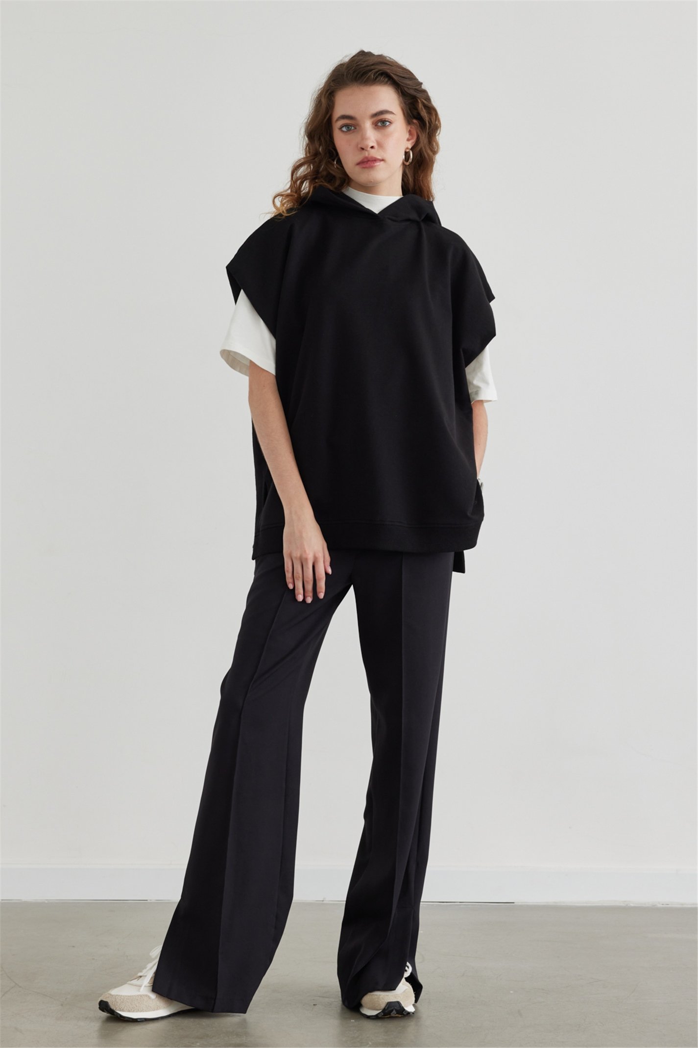 Siyah Sıfır Kol Kapüşonlu Sweatshirt | Suud Collection